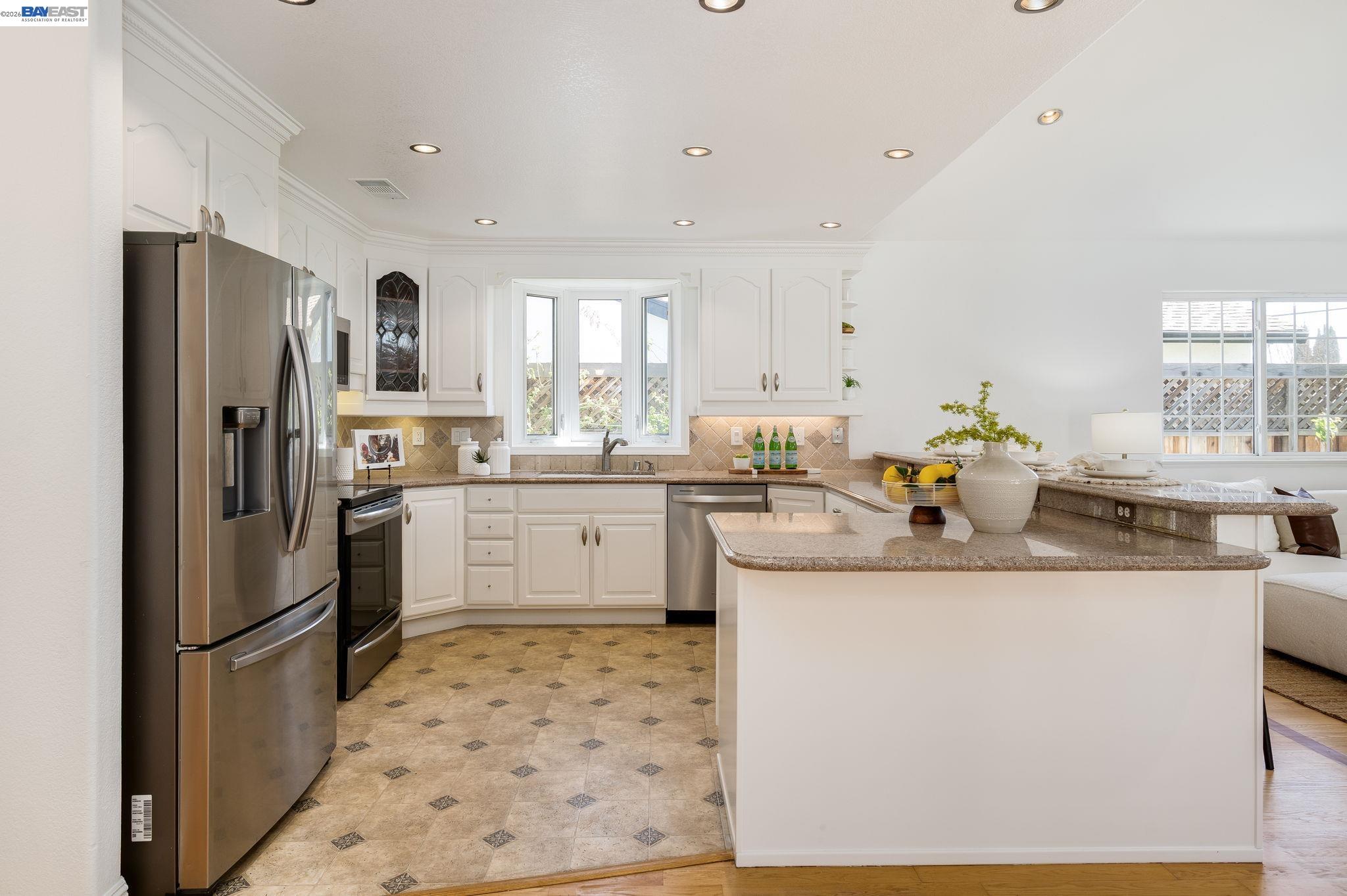 Detail Gallery Image 9 of 39 For 7434 Larkdale Ave, Dublin,  CA 94568 - 3 Beds | 2 Baths