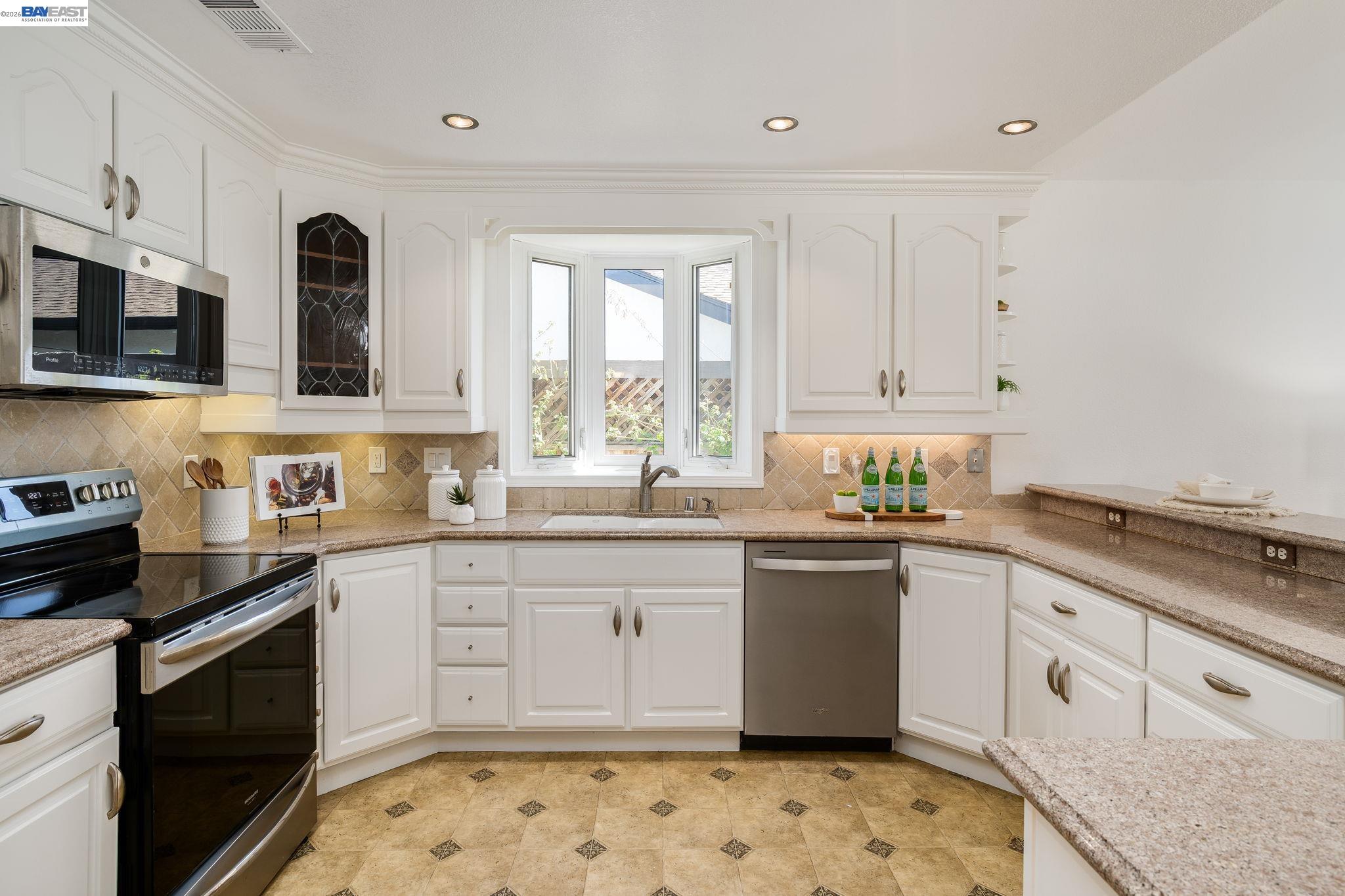 Detail Gallery Image 10 of 39 For 7434 Larkdale Ave, Dublin,  CA 94568 - 3 Beds | 2 Baths