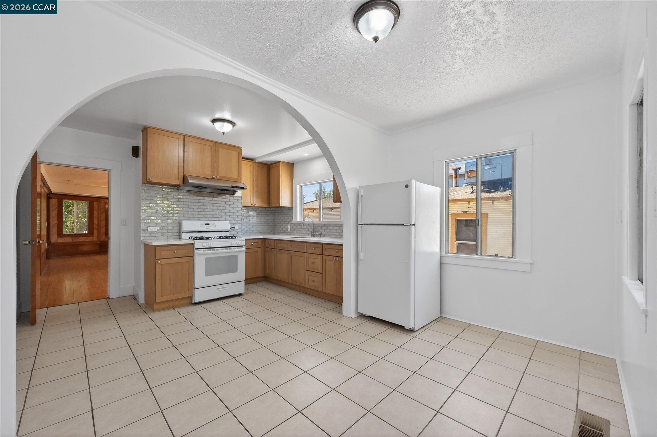 Detail Gallery Image 9 of 33 For 2837 Minna Ave, Oakland,  CA 94619 - 3 Beds | 2 Baths