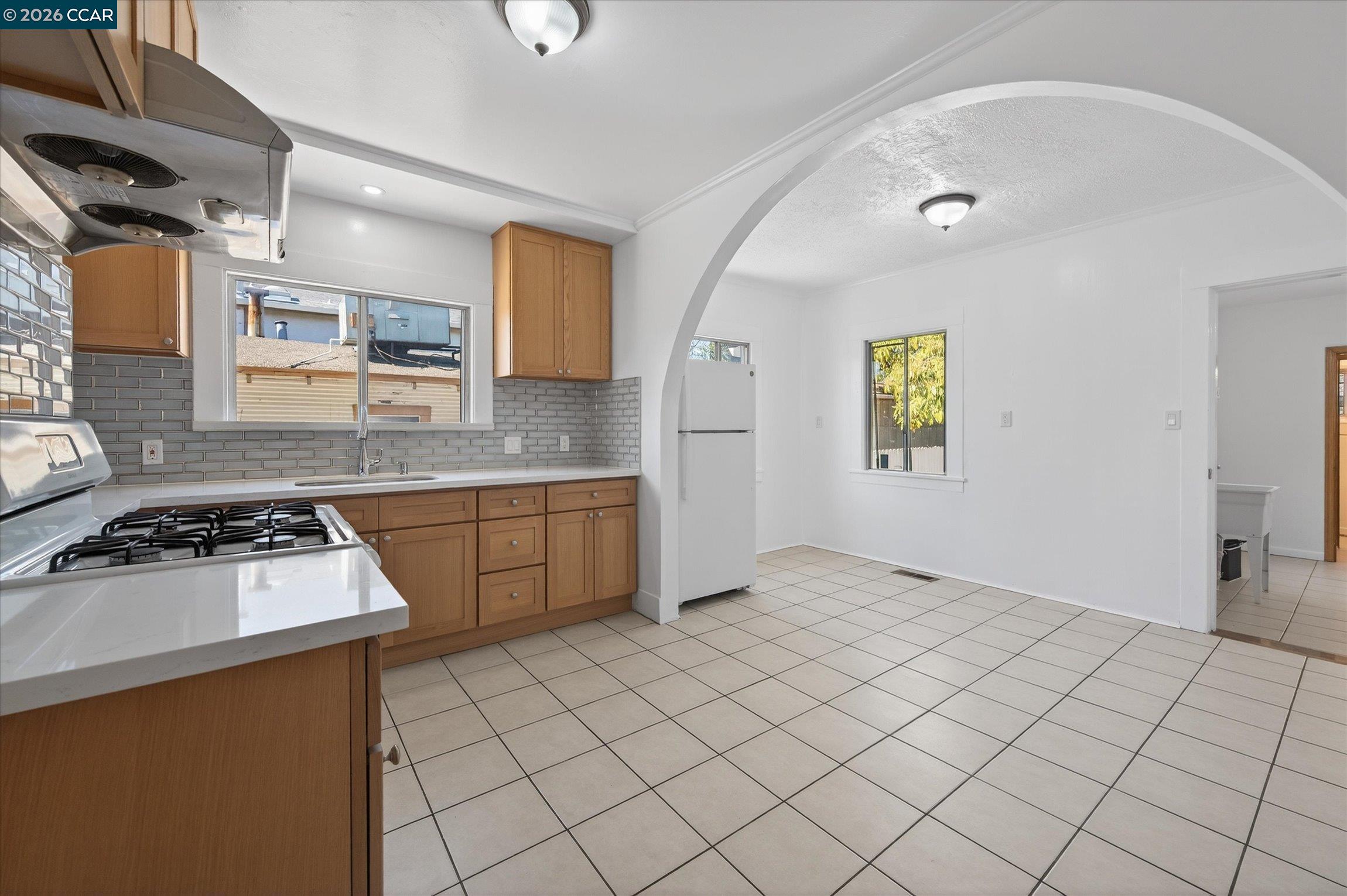 Detail Gallery Image 10 of 33 For 2837 Minna Ave, Oakland,  CA 94619 - 3 Beds | 2 Baths