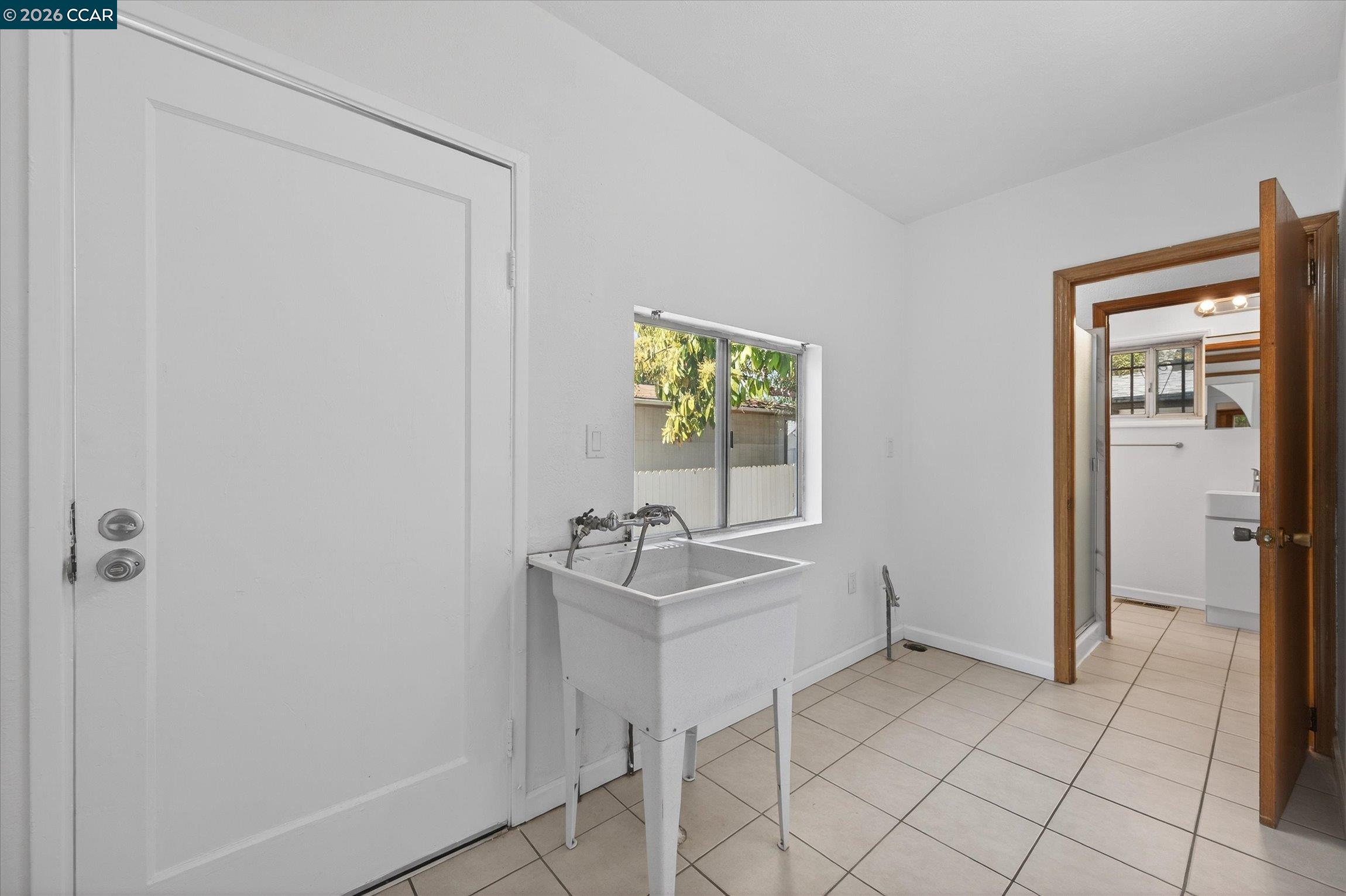 Detail Gallery Image 19 of 33 For 2837 Minna Ave, Oakland,  CA 94619 - 3 Beds | 2 Baths