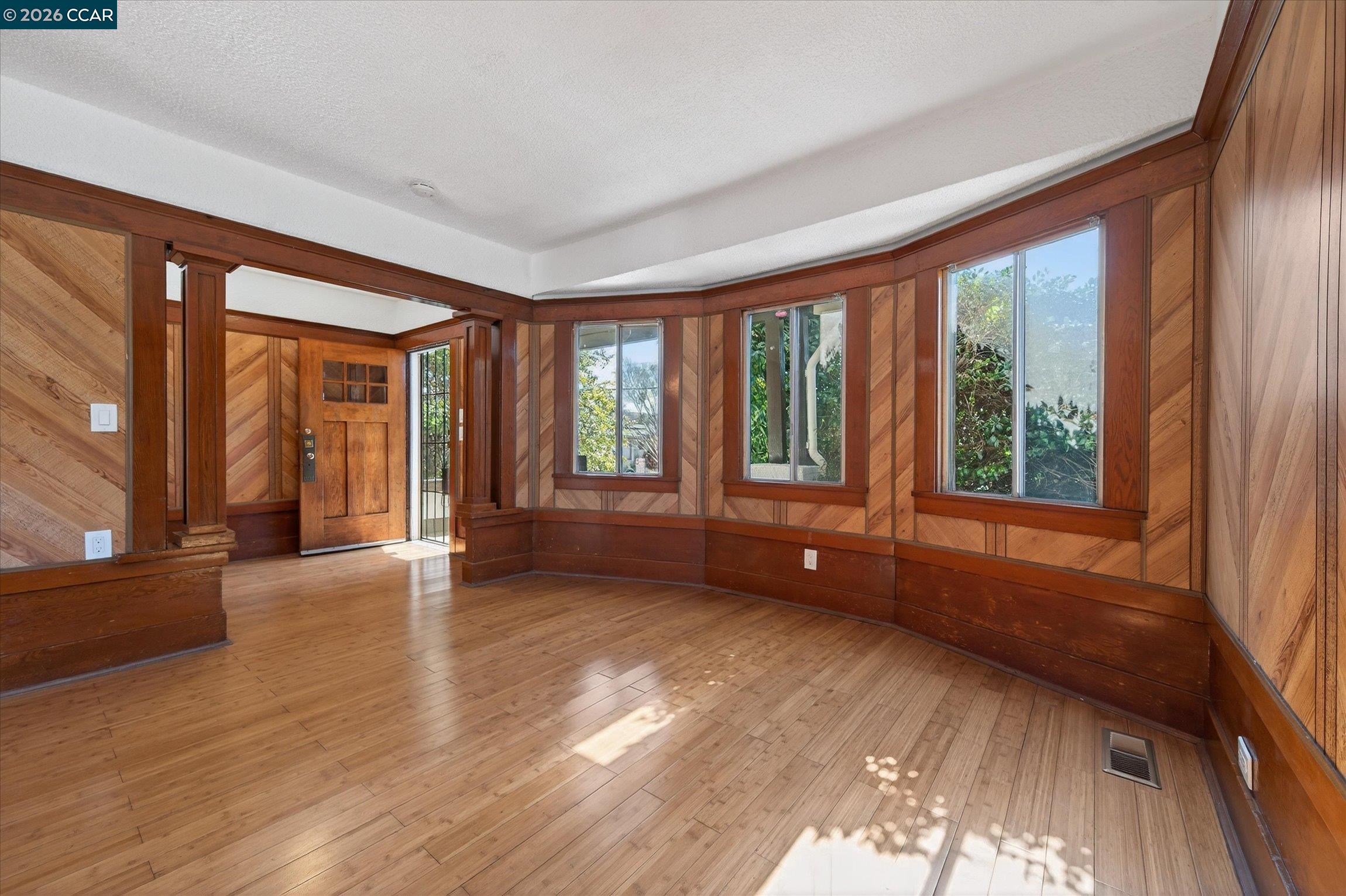 Detail Gallery Image 5 of 33 For 2837 Minna Ave, Oakland,  CA 94619 - 3 Beds | 2 Baths