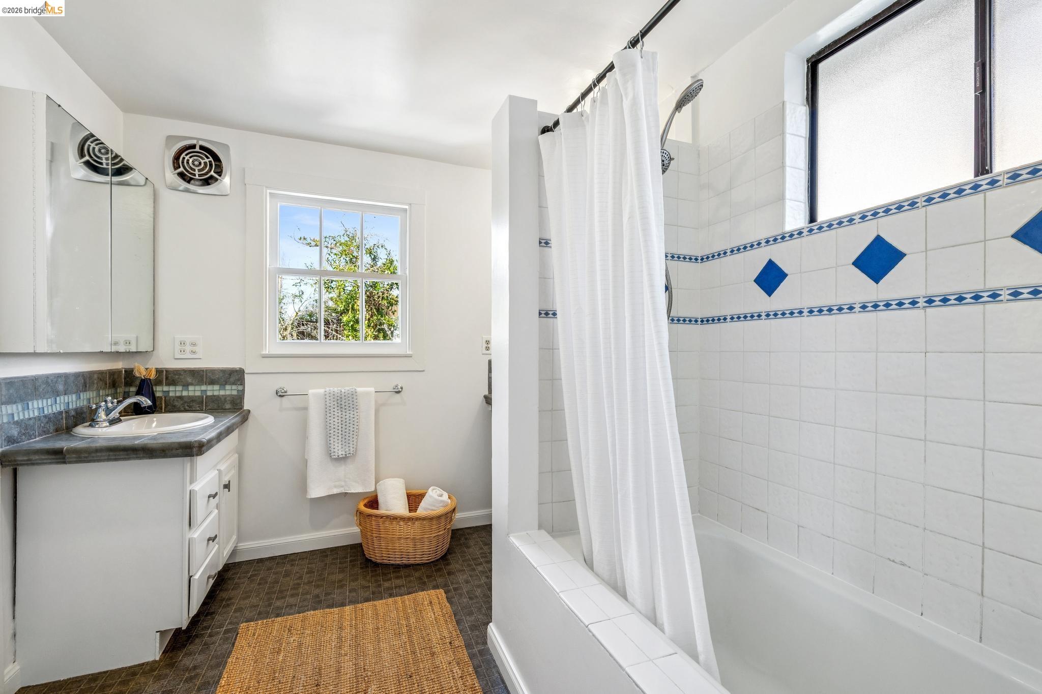 Detail Gallery Image 29 of 44 For 1815 Vine St, Berkeley,  CA 94703 - 3 Beds | 2 Baths
