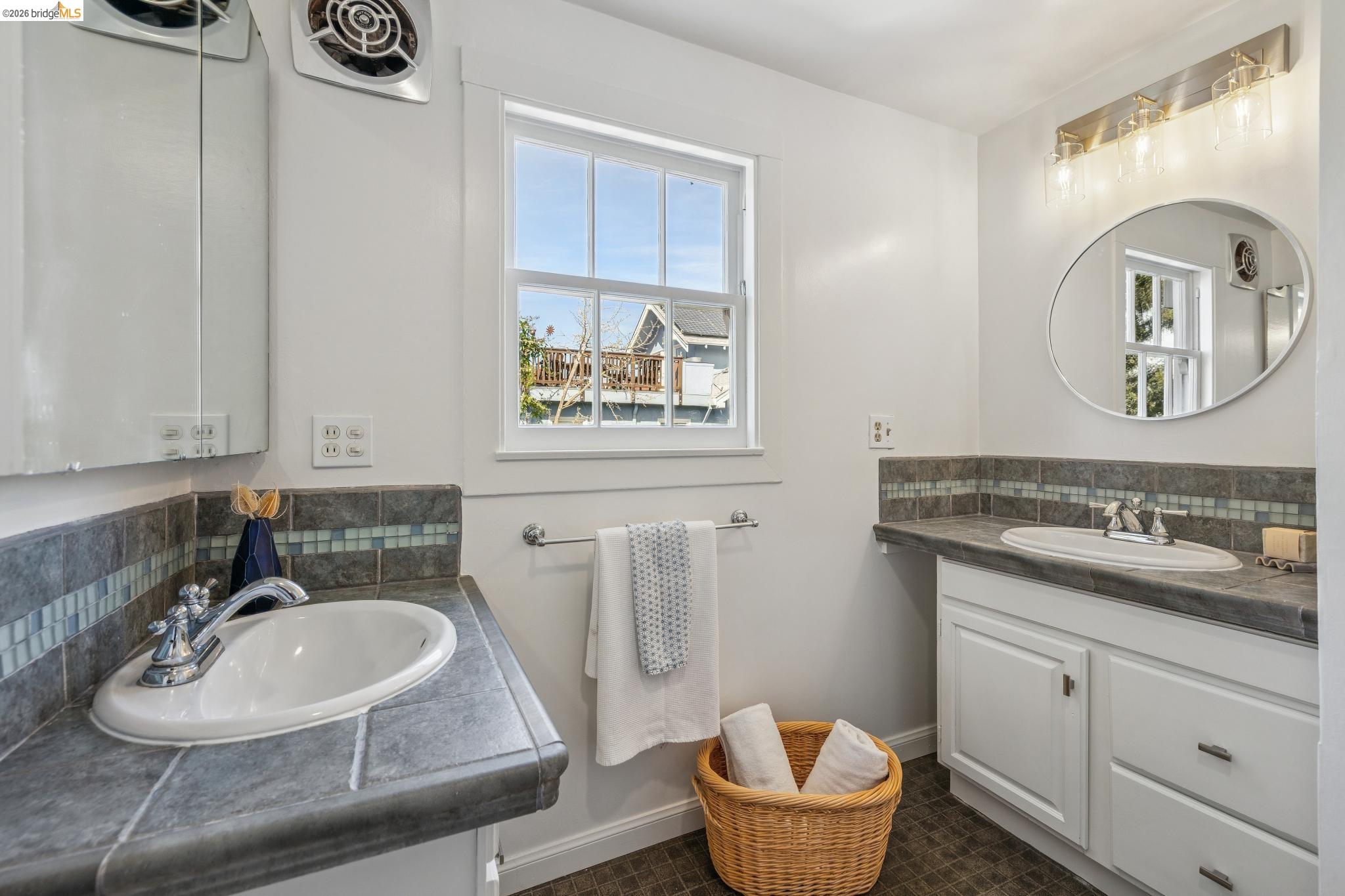 Detail Gallery Image 30 of 44 For 1815 Vine St, Berkeley,  CA 94703 - 3 Beds | 2 Baths