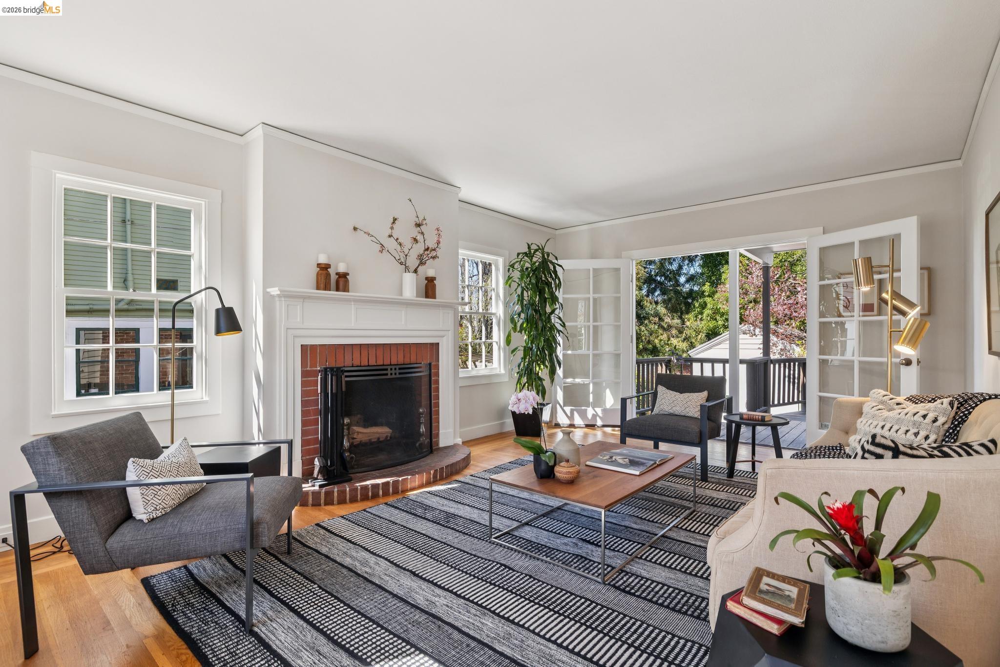 Detail Gallery Image 4 of 44 For 1815 Vine St, Berkeley,  CA 94703 - 3 Beds | 2 Baths