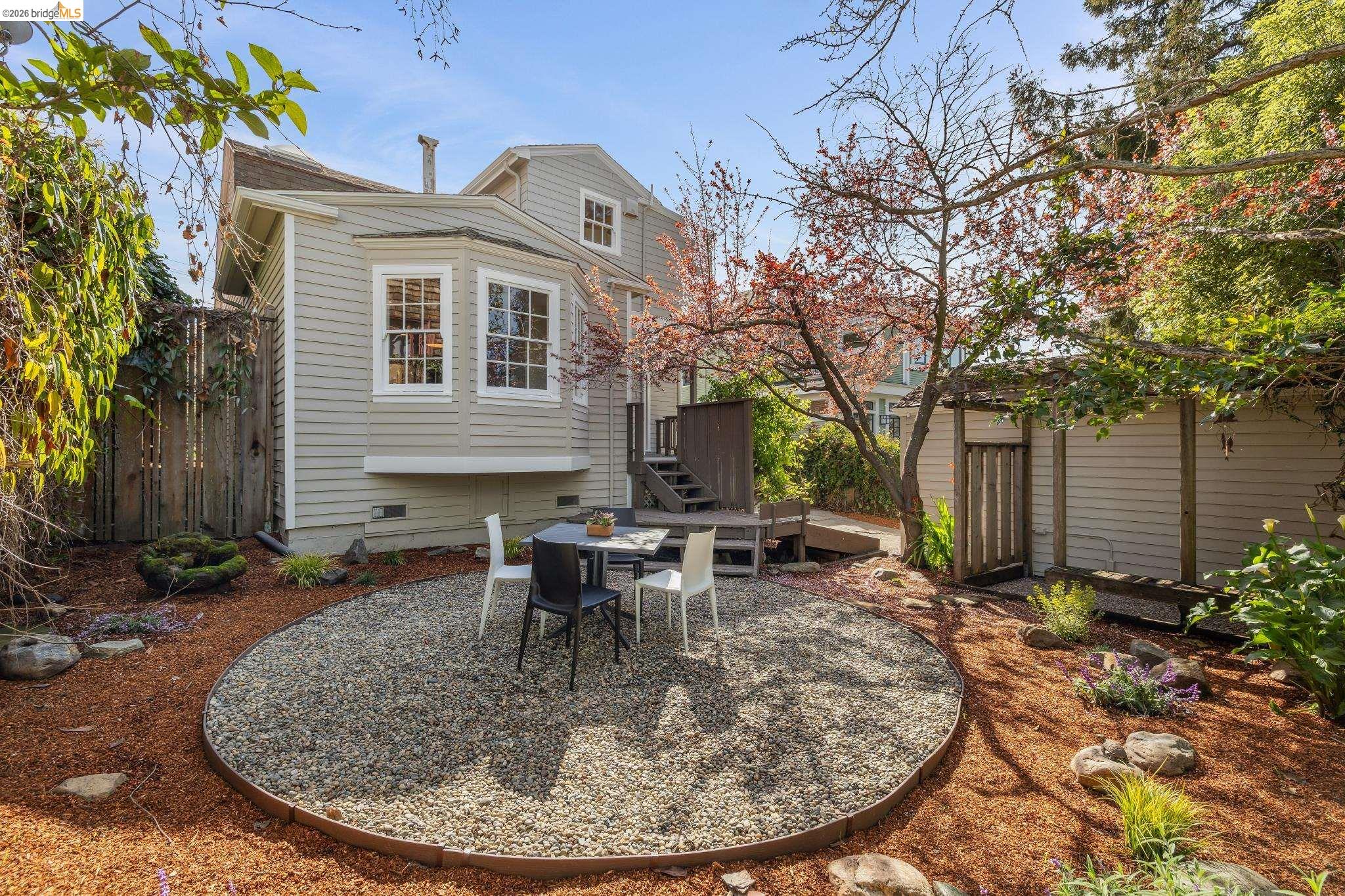 Detail Gallery Image 33 of 44 For 1815 Vine St, Berkeley,  CA 94703 - 3 Beds | 2 Baths