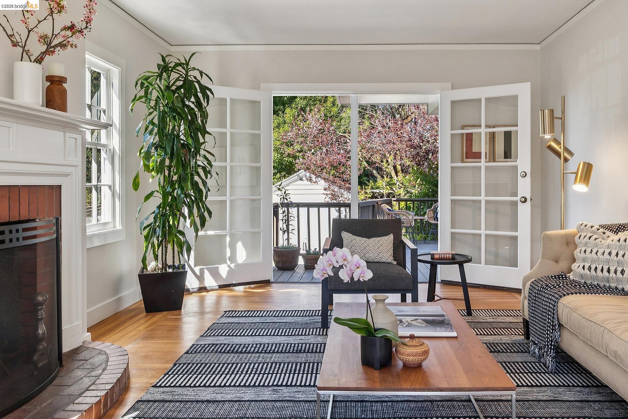 Detail Gallery Image 5 of 44 For 1815 Vine St, Berkeley,  CA 94703 - 3 Beds | 2 Baths