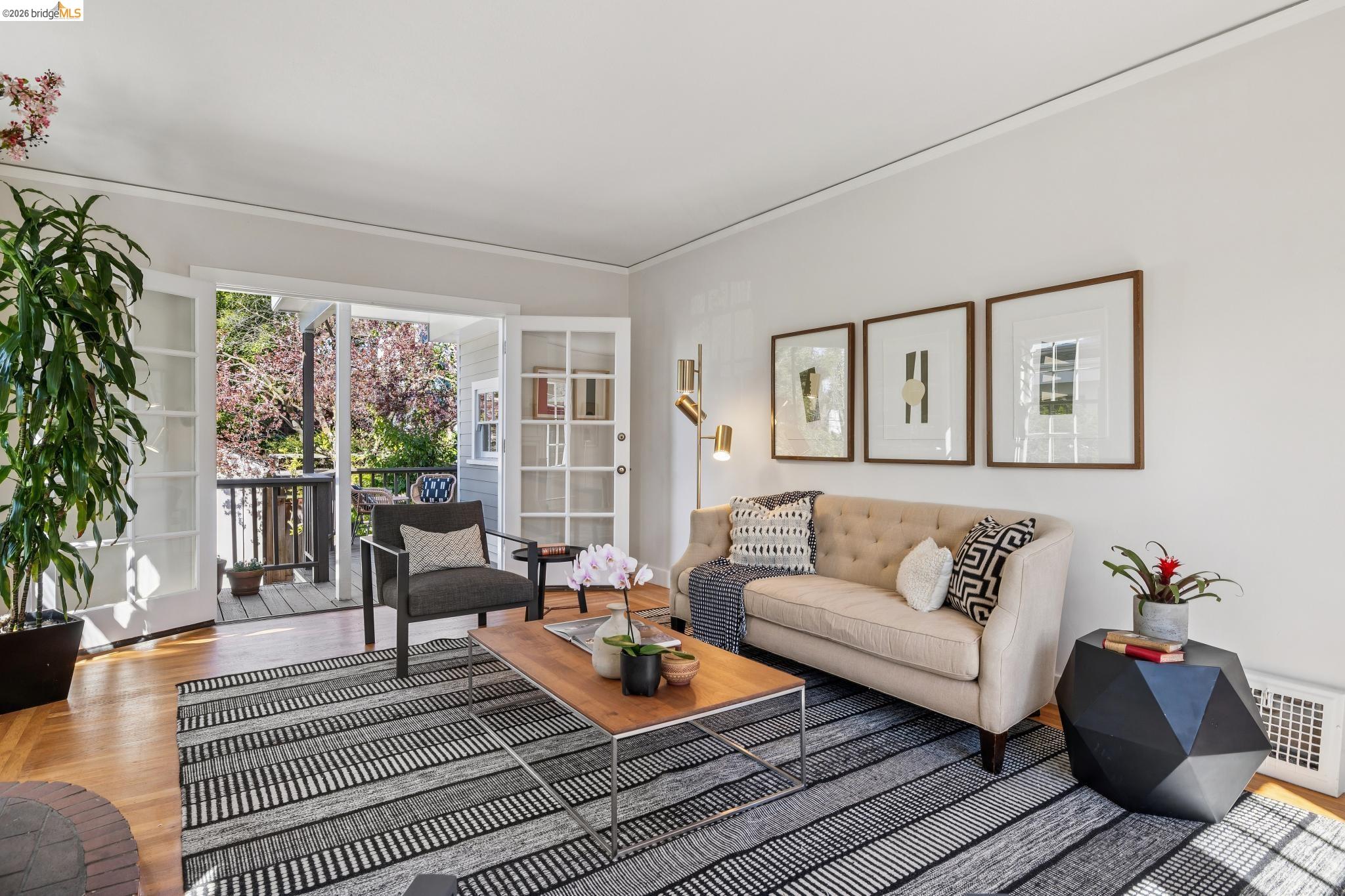 Detail Gallery Image 8 of 44 For 1815 Vine St, Berkeley,  CA 94703 - 3 Beds | 2 Baths