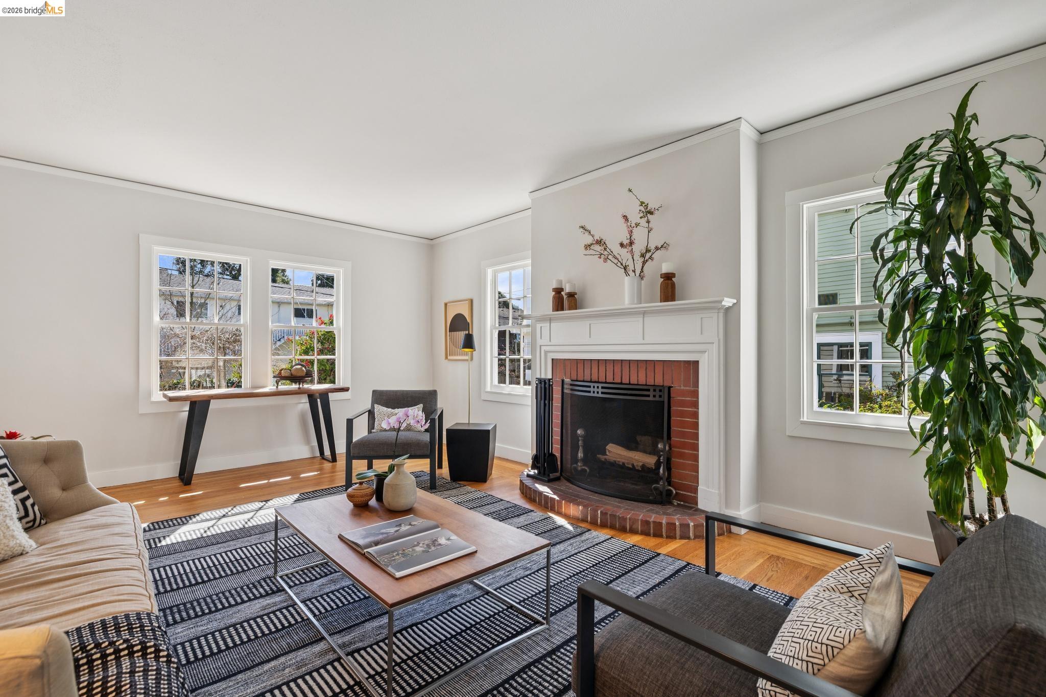 Detail Gallery Image 9 of 44 For 1815 Vine St, Berkeley,  CA 94703 - 3 Beds | 2 Baths