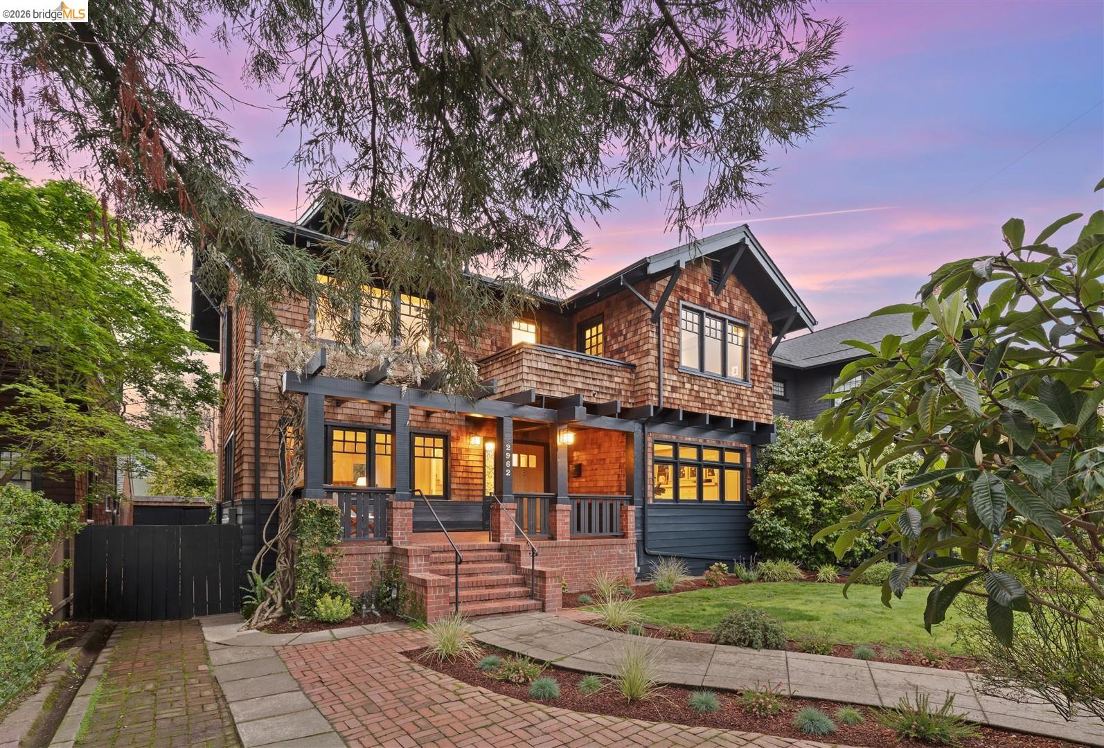 Detail Gallery Image 2 of 60 For 2962 Piedmont Ave, Berkeley,  CA 94705 - 3 Beds | 2/1 Baths