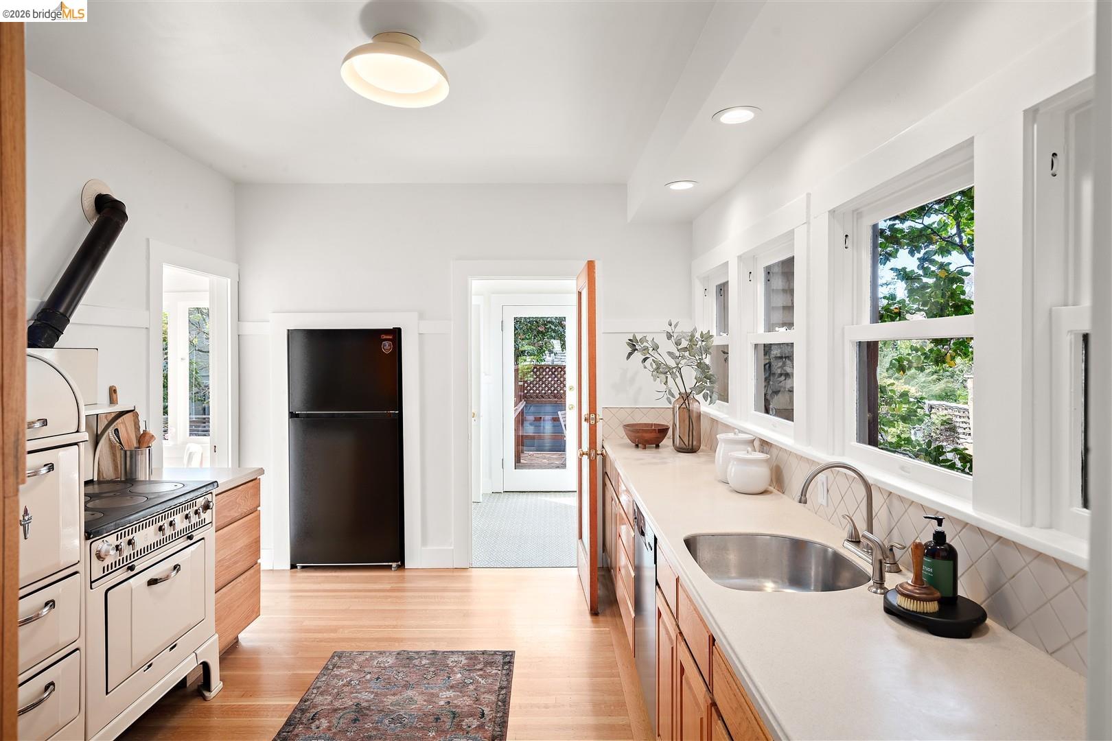 Detail Gallery Image 21 of 60 For 2962 Piedmont Ave, Berkeley,  CA 94705 - 3 Beds | 2/1 Baths