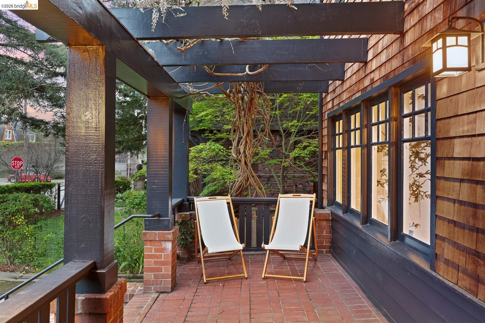 Detail Gallery Image 7 of 60 For 2962 Piedmont Ave, Berkeley,  CA 94705 - 3 Beds | 2/1 Baths