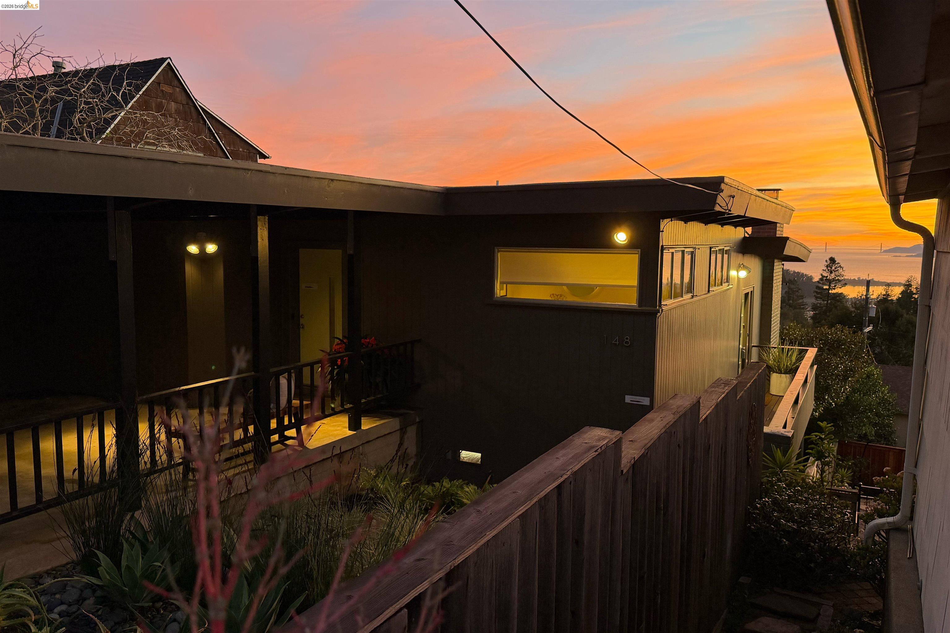 Detail Gallery Image 6 of 59 For 148 Highland Blvd, Kensington,  CA 94708 - 4 Beds | 3 Baths