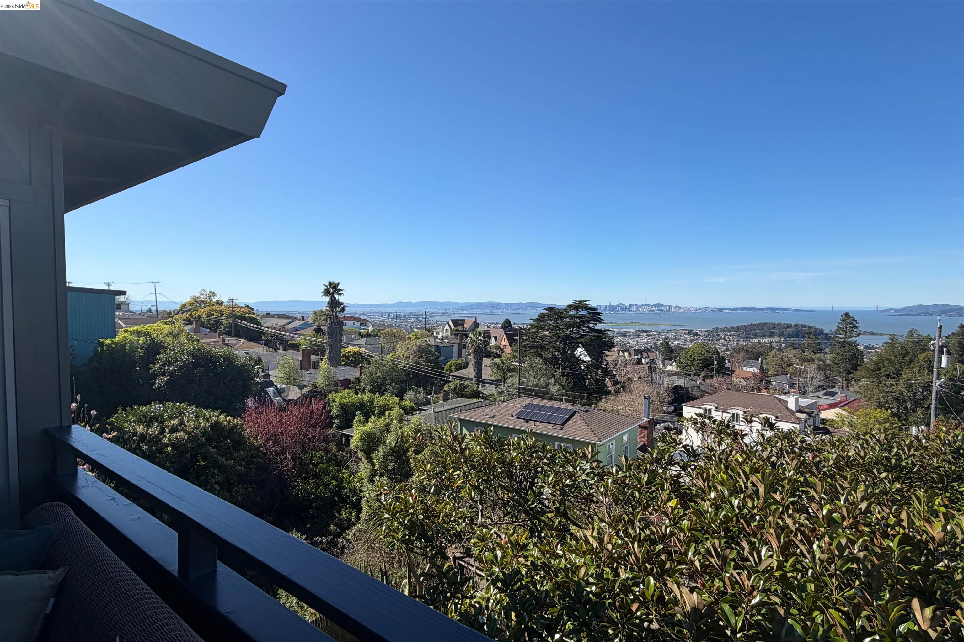 Detail Gallery Image 10 of 59 For 148 Highland Blvd, Kensington,  CA 94708 - 4 Beds | 3 Baths