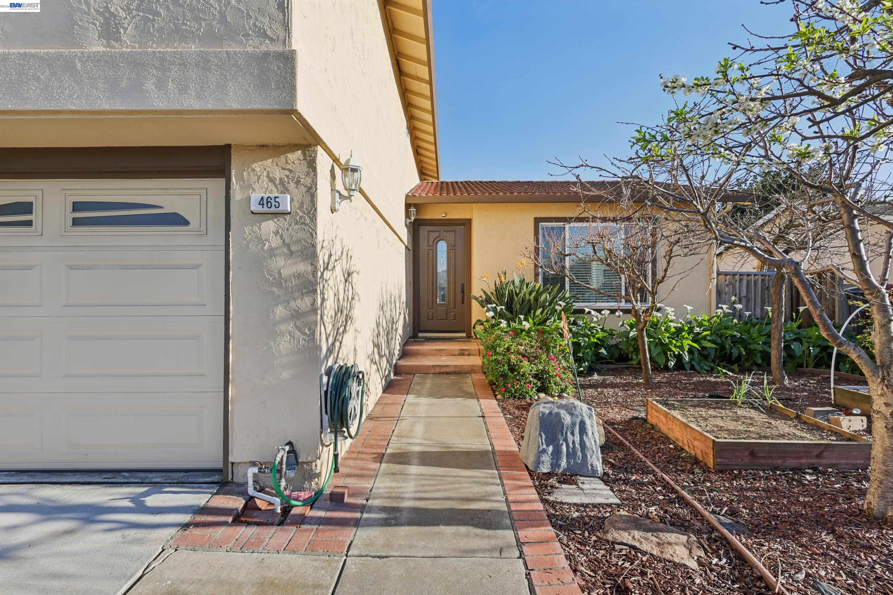 Detail Gallery Image 3 of 40 For 465 Wilaneta Ave, Fremont,  CA 94539 - 4 Beds | 2/1 Baths