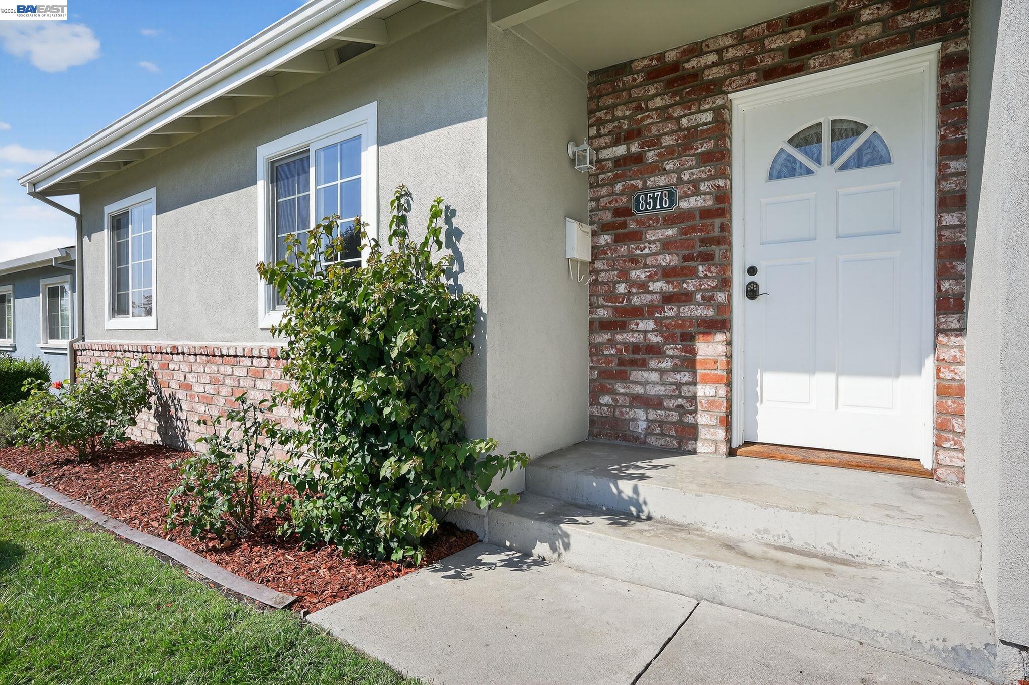 Detail Gallery Image 2 of 15 For 8578 Deervale Rd, Dublin,  CA 94568 - 3 Beds | 2 Baths