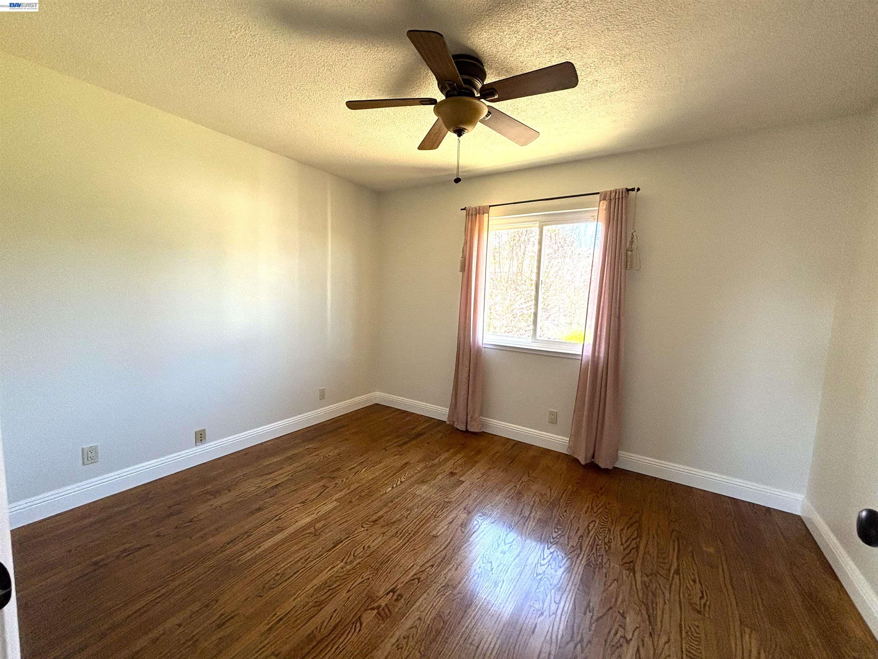 Detail Gallery Image 12 of 15 For 8578 Deervale Rd, Dublin,  CA 94568 - 3 Beds | 2 Baths