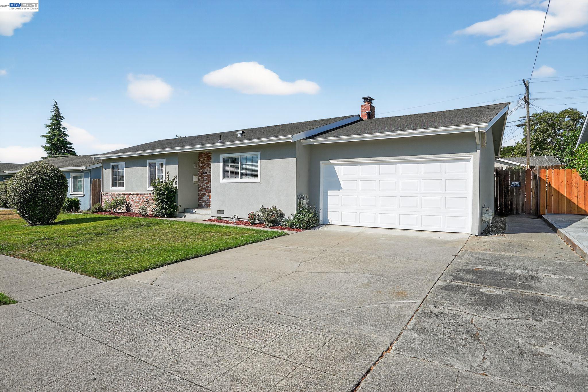 Detail Gallery Image 3 of 15 For 8578 Deervale Rd, Dublin,  CA 94568 - 3 Beds | 2 Baths