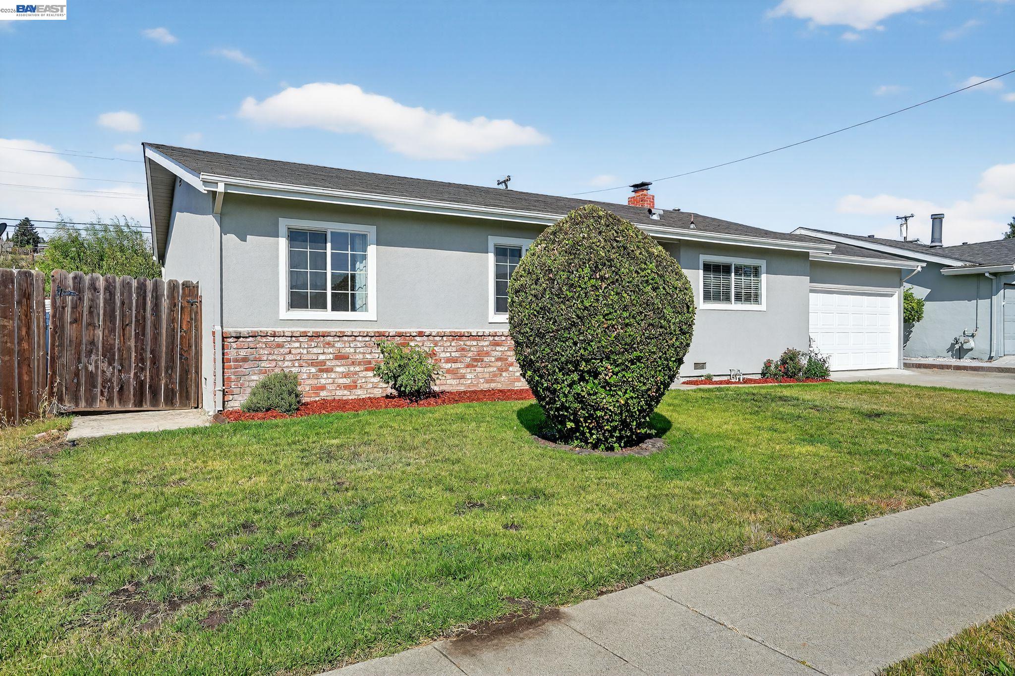 Detail Gallery Image 4 of 15 For 8578 Deervale Rd, Dublin,  CA 94568 - 3 Beds | 2 Baths