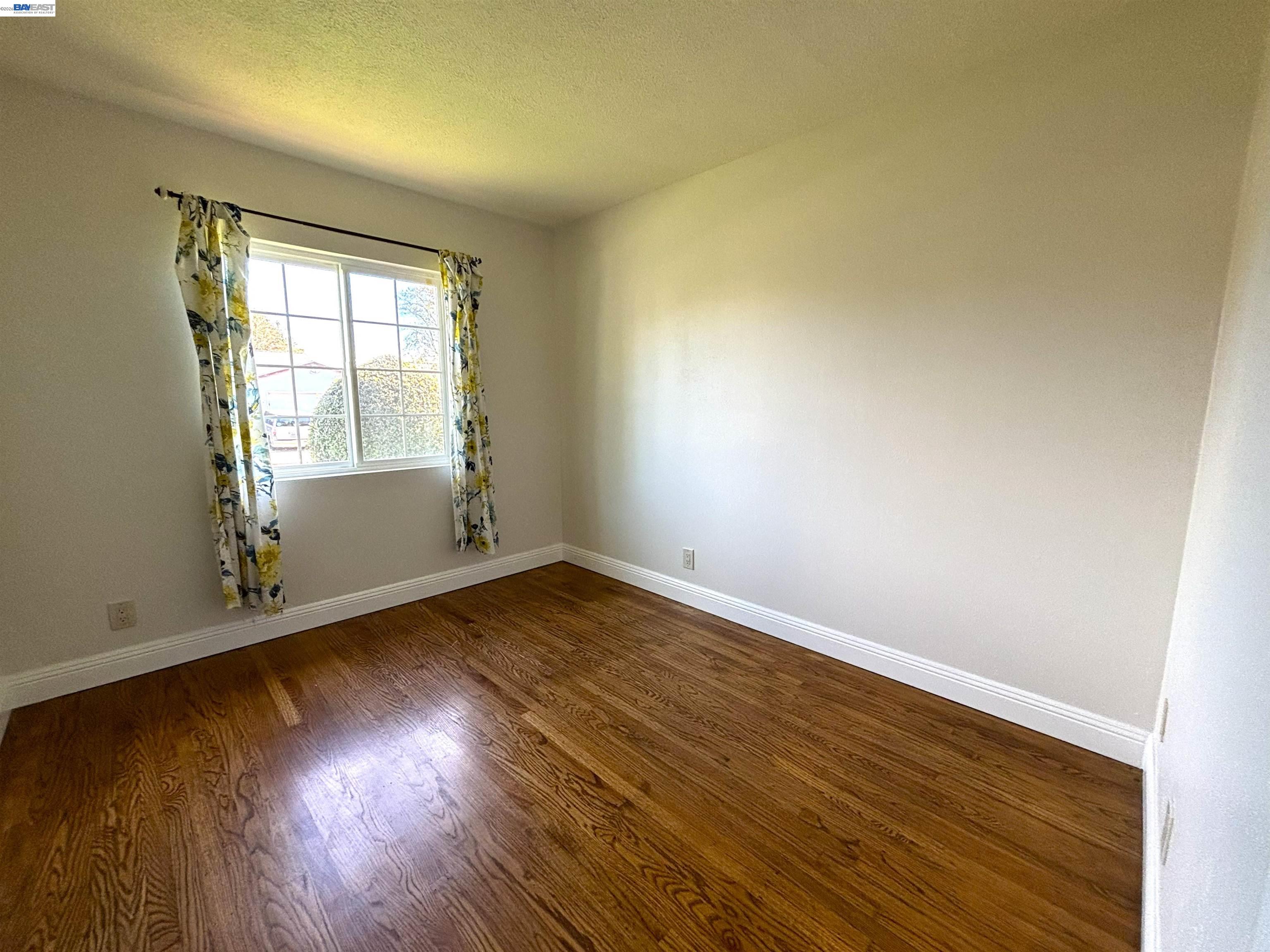 Detail Gallery Image 6 of 15 For 8578 Deervale Rd, Dublin,  CA 94568 - 3 Beds | 2 Baths