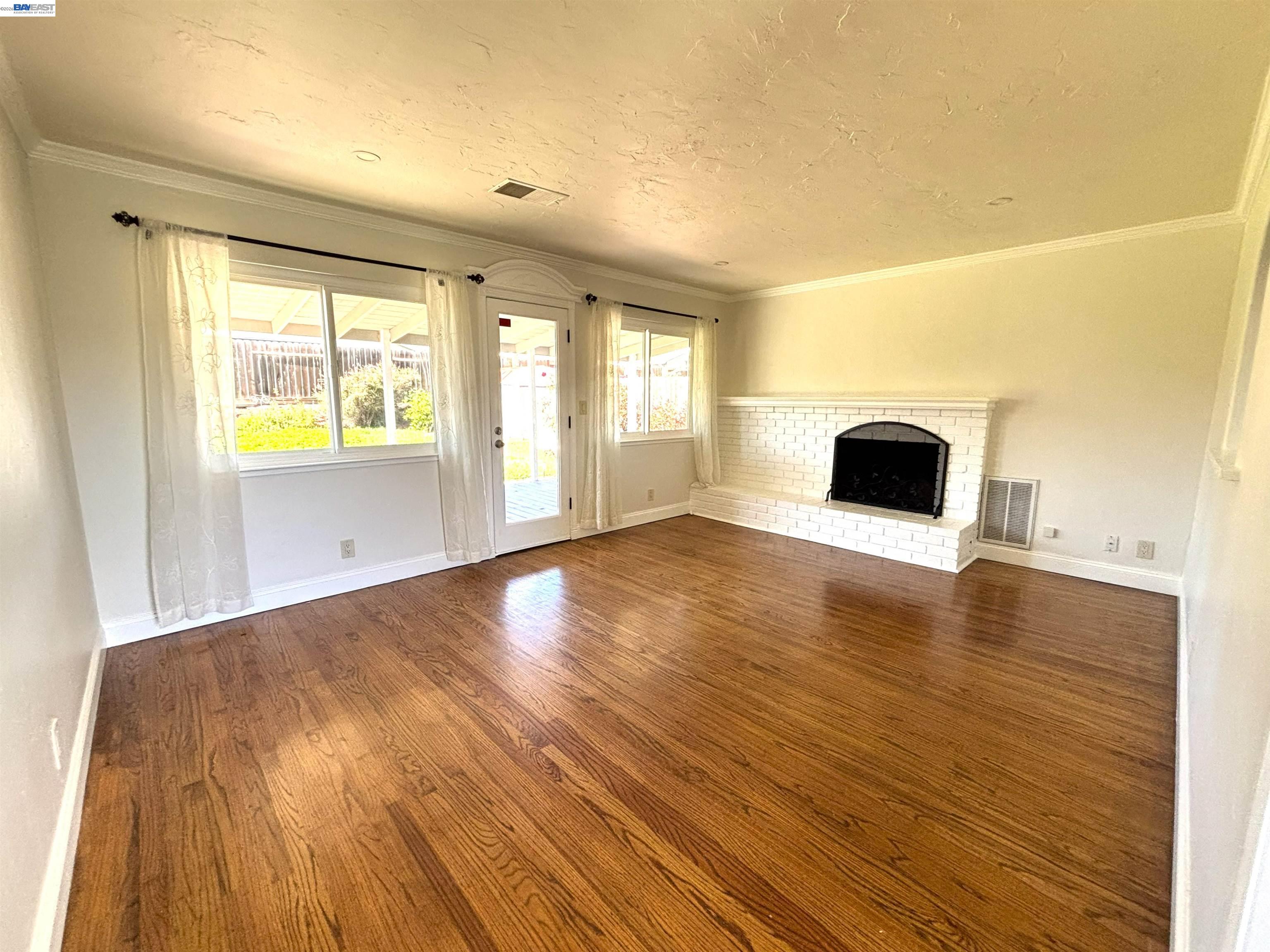 Detail Gallery Image 10 of 15 For 8578 Deervale Rd, Dublin,  CA 94568 - 3 Beds | 2 Baths