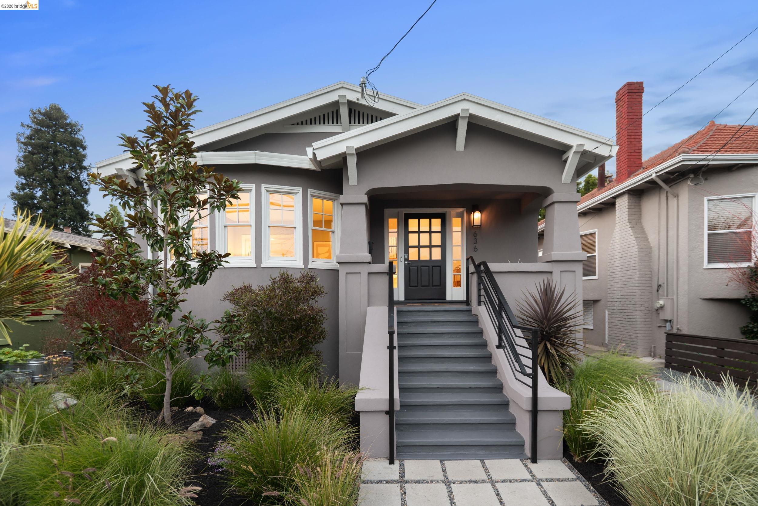 Detail Gallery Image 2 of 49 For 636 56th St, Oakland,  CA 94609 - 4 Beds | 3/1 Baths