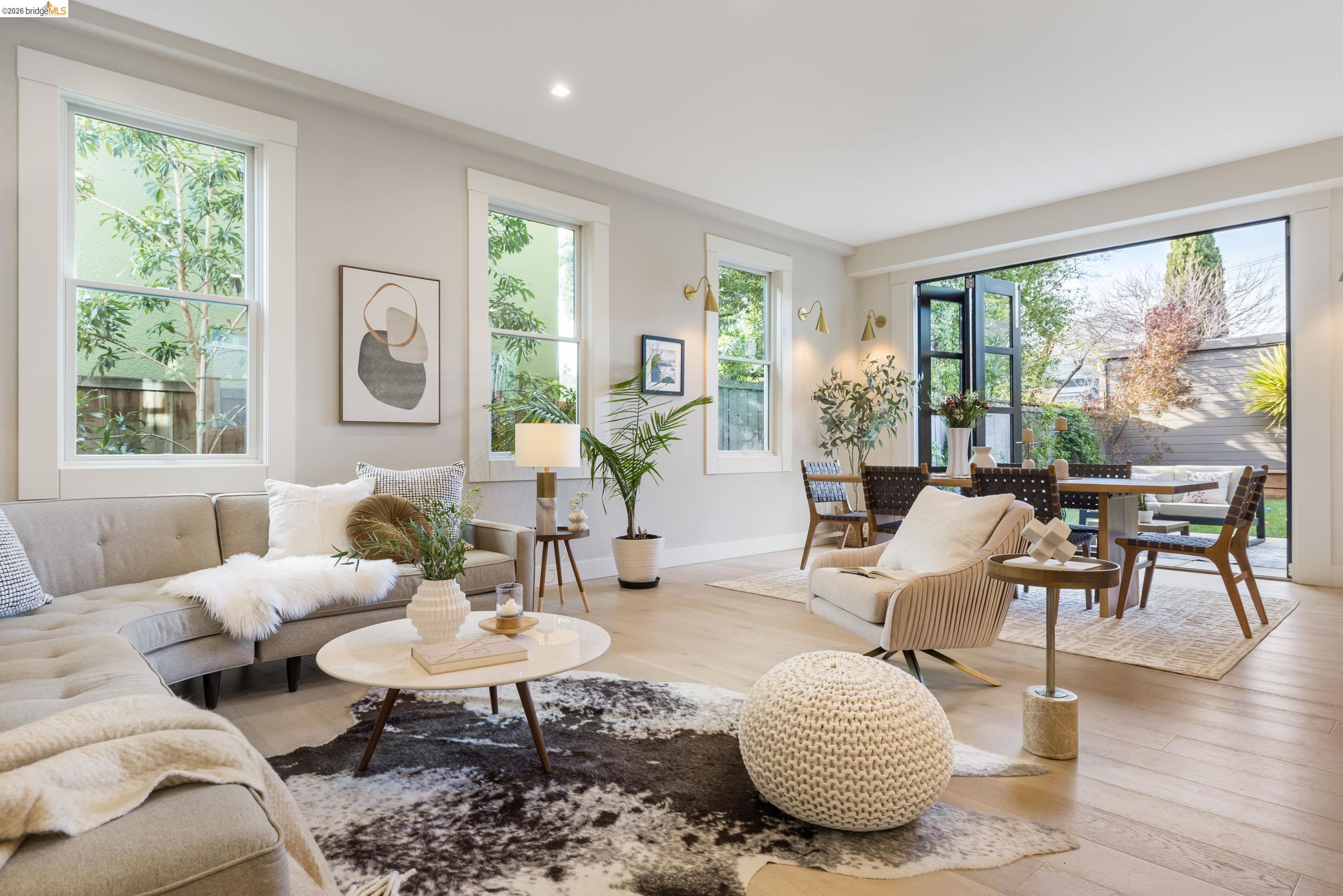 Detail Gallery Image 11 of 49 For 636 56th St, Oakland,  CA 94609 - 4 Beds | 3/1 Baths