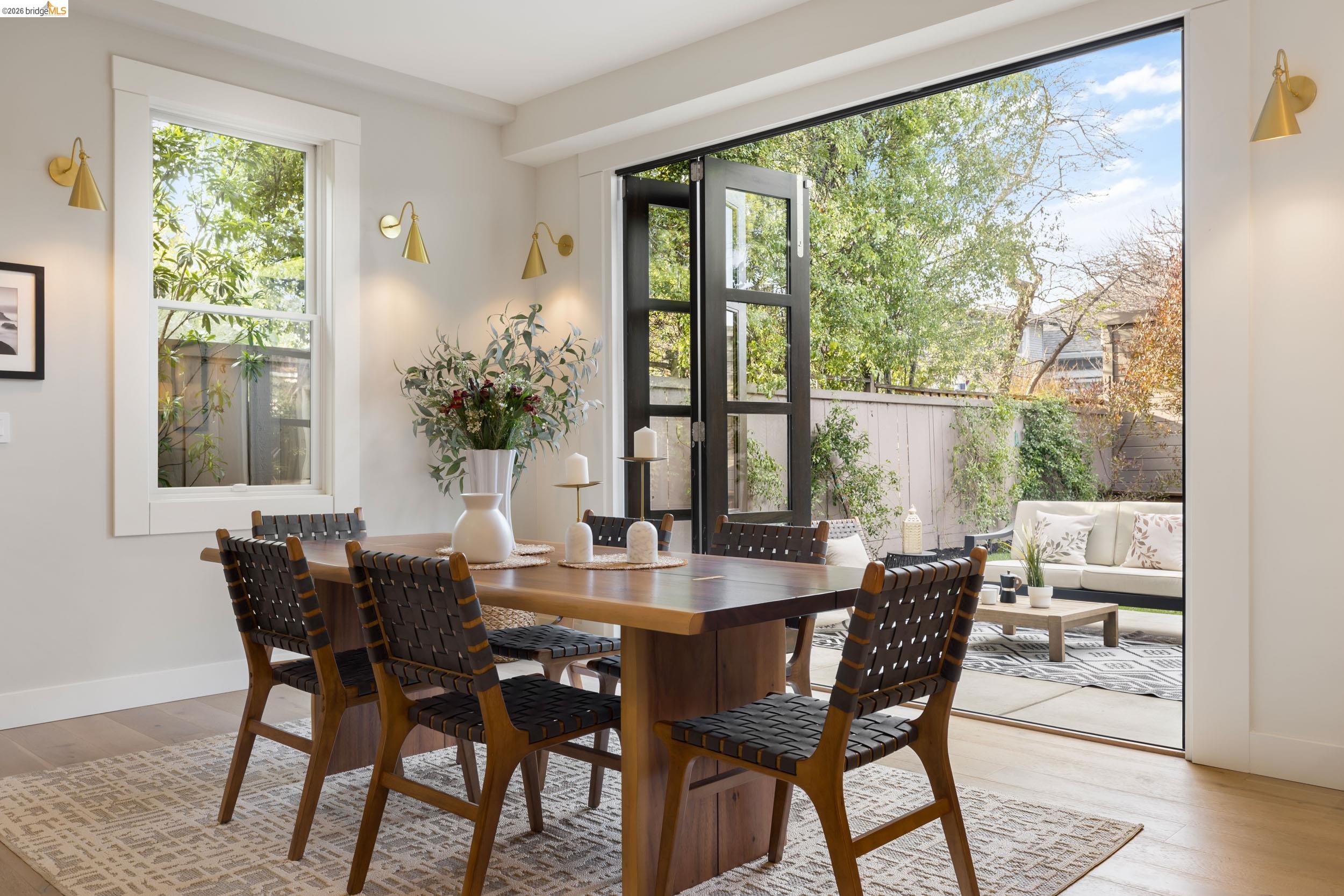 Detail Gallery Image 13 of 49 For 636 56th St, Oakland,  CA 94609 - 4 Beds | 3/1 Baths