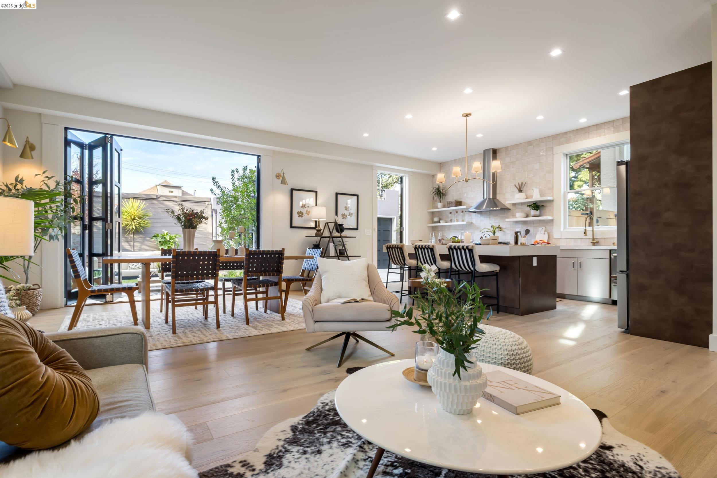 Detail Gallery Image 15 of 49 For 636 56th St, Oakland,  CA 94609 - 4 Beds | 3/1 Baths