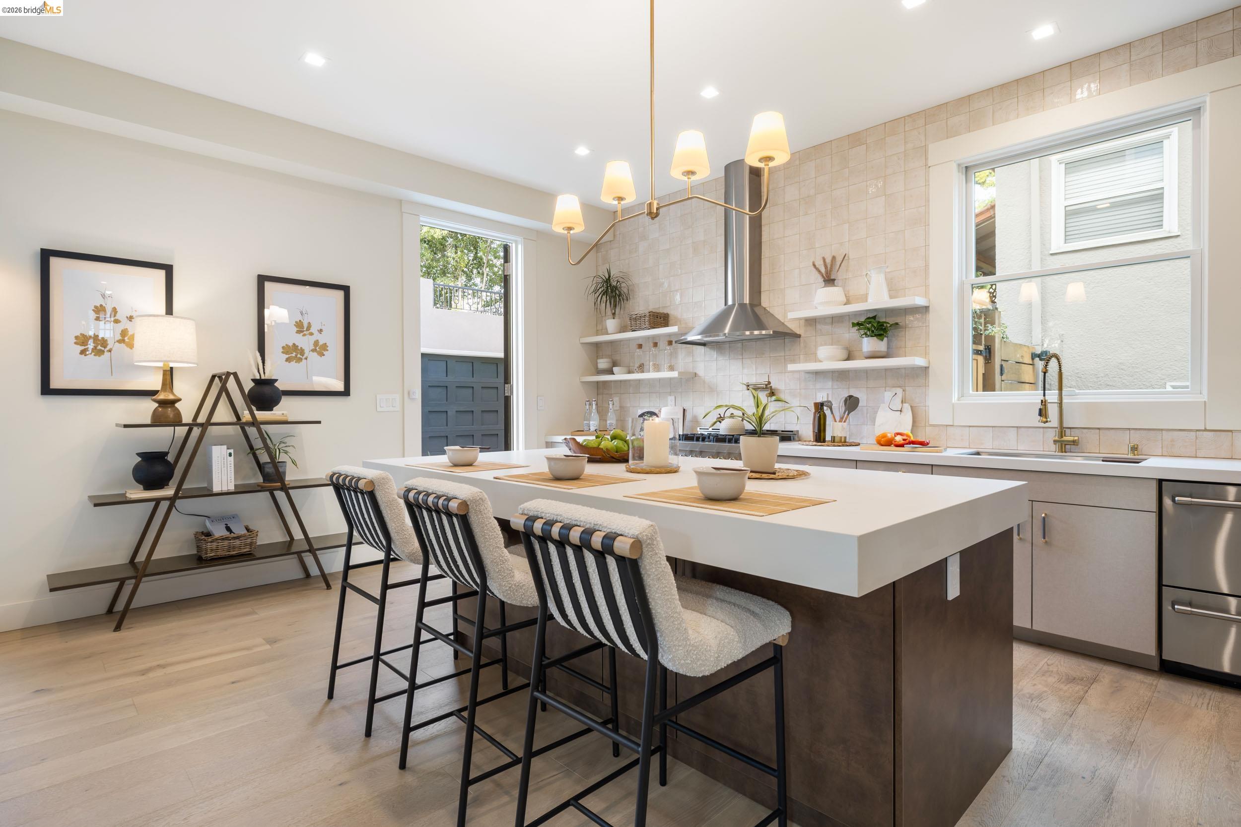 Detail Gallery Image 16 of 49 For 636 56th St, Oakland,  CA 94609 - 4 Beds | 3/1 Baths