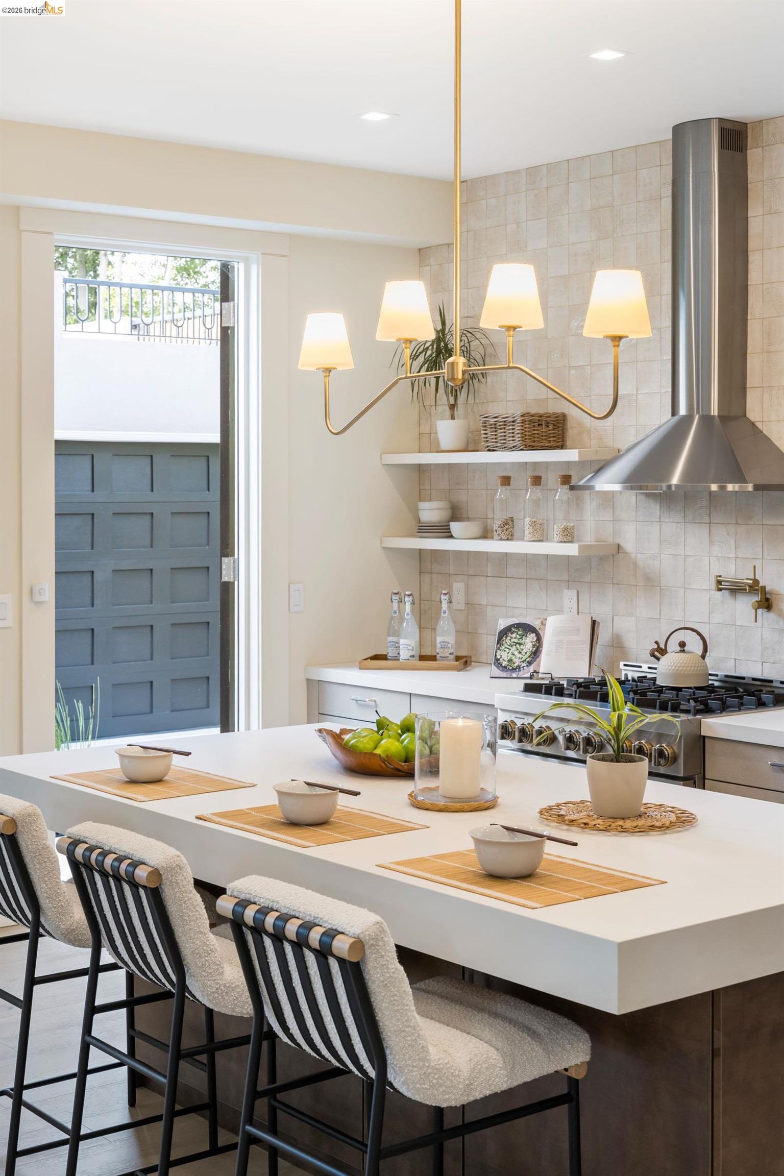 Detail Gallery Image 17 of 49 For 636 56th St, Oakland,  CA 94609 - 4 Beds | 3/1 Baths