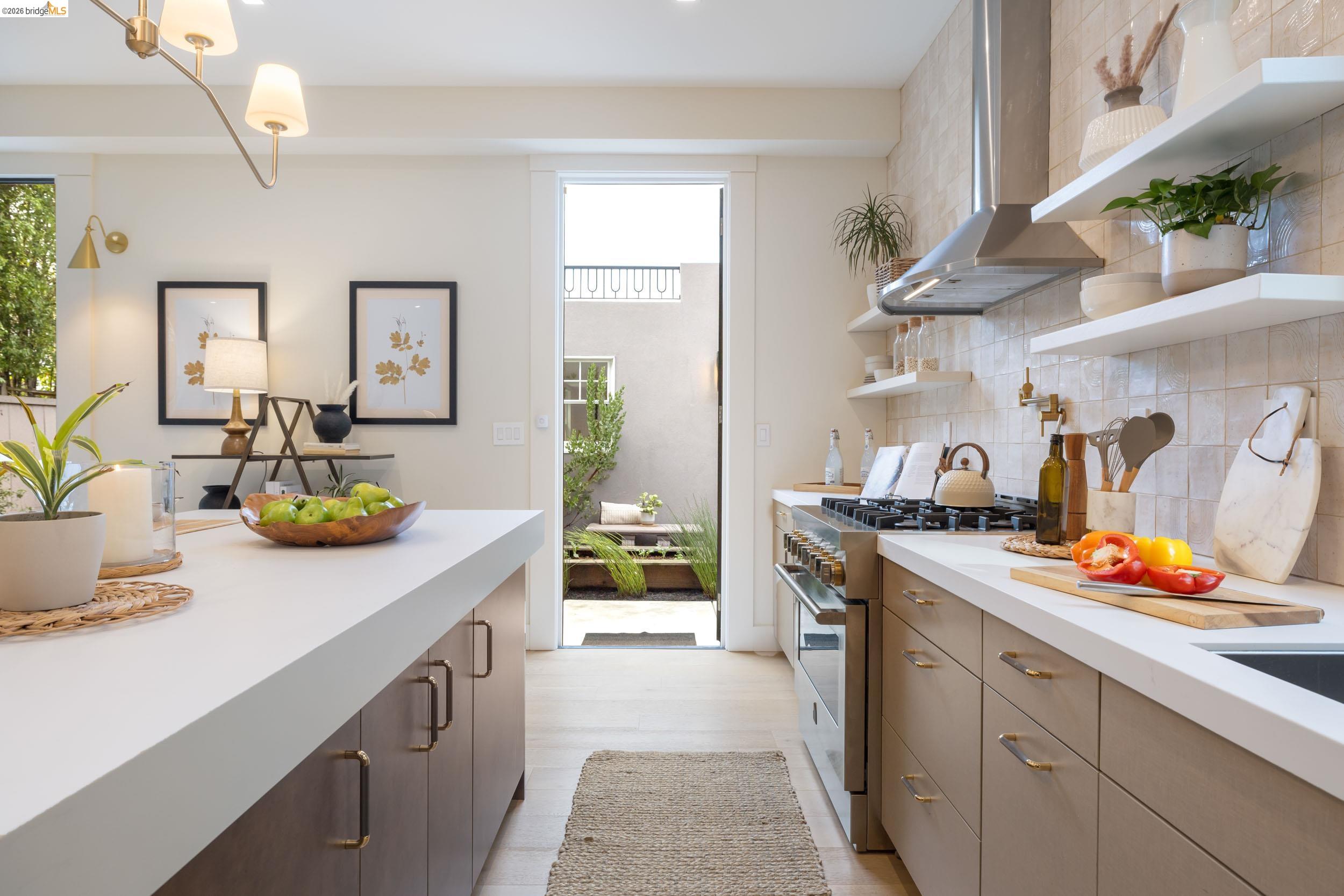 Detail Gallery Image 19 of 49 For 636 56th St, Oakland,  CA 94609 - 4 Beds | 3/1 Baths