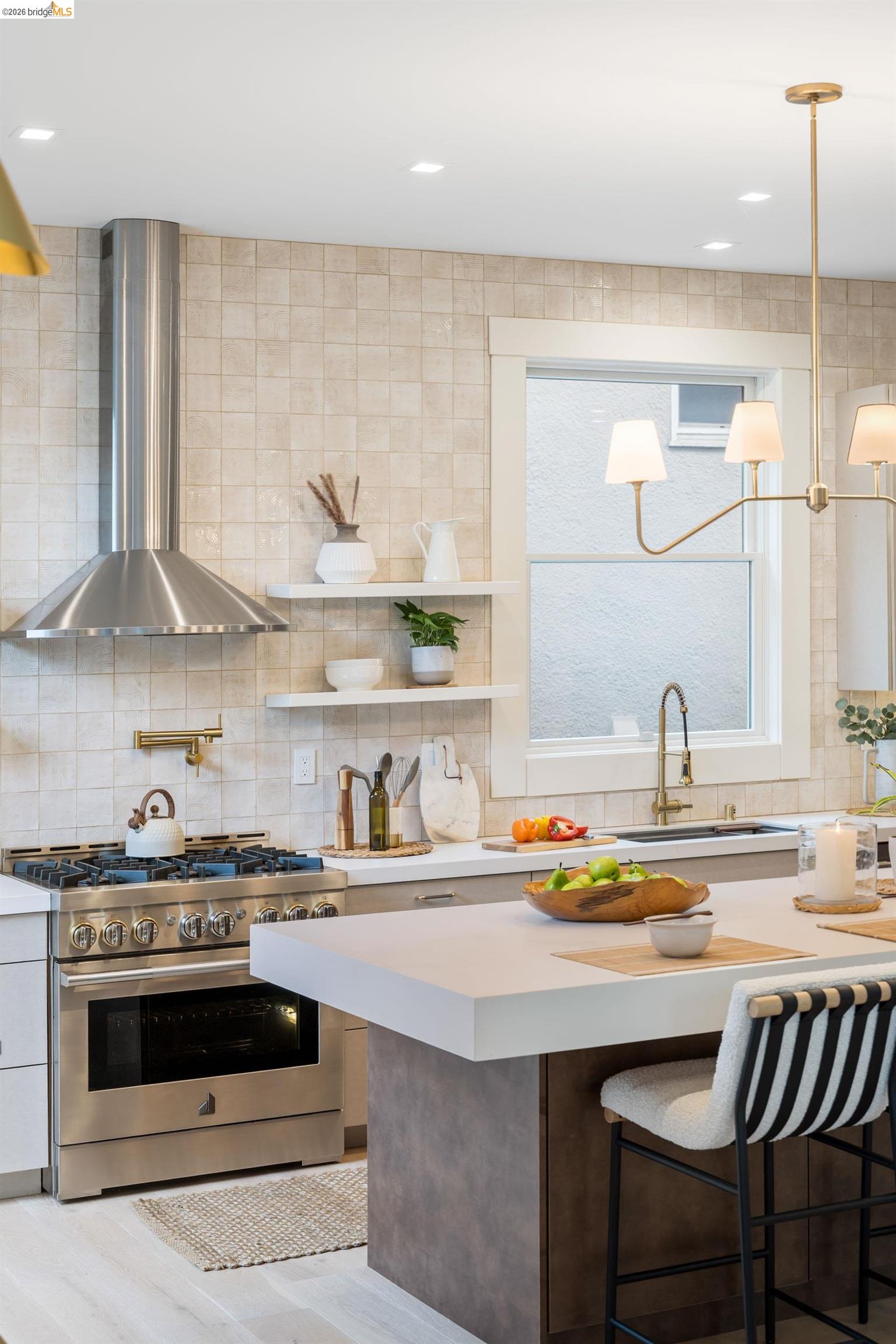 Detail Gallery Image 21 of 49 For 636 56th St, Oakland,  CA 94609 - 4 Beds | 3/1 Baths