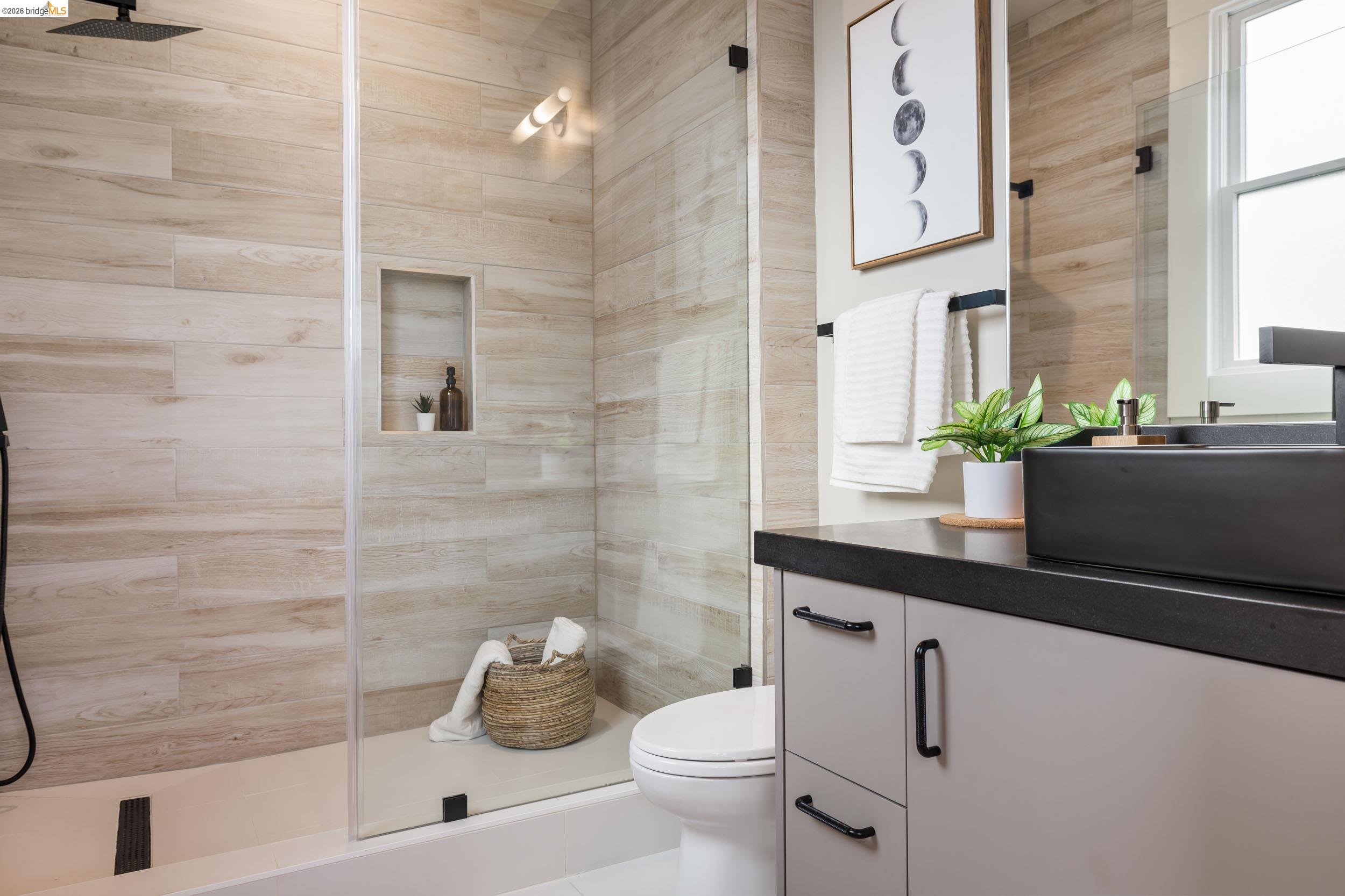 Detail Gallery Image 30 of 49 For 636 56th St, Oakland,  CA 94609 - 4 Beds | 3/1 Baths