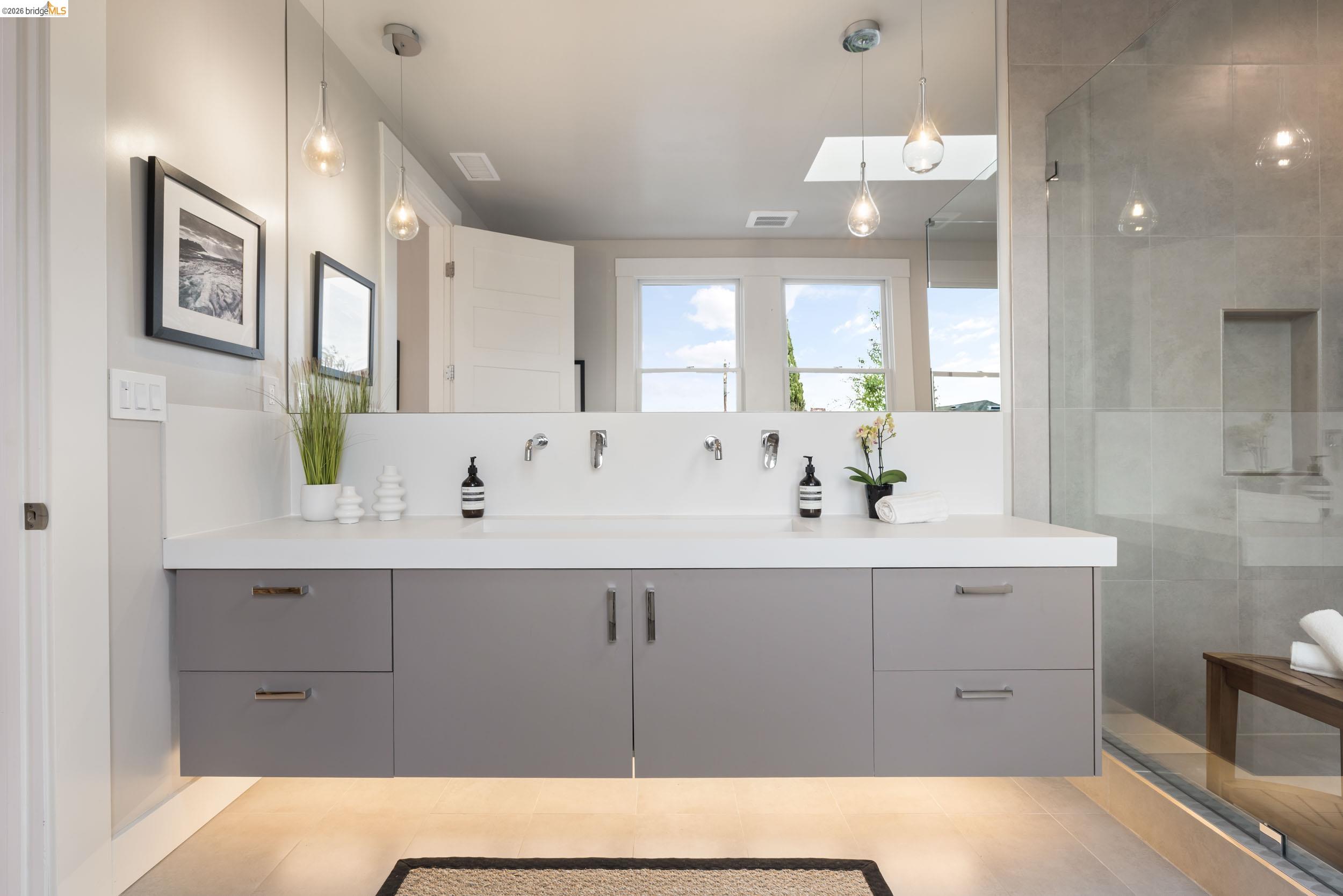 Detail Gallery Image 34 of 49 For 636 56th St, Oakland,  CA 94609 - 4 Beds | 3/1 Baths