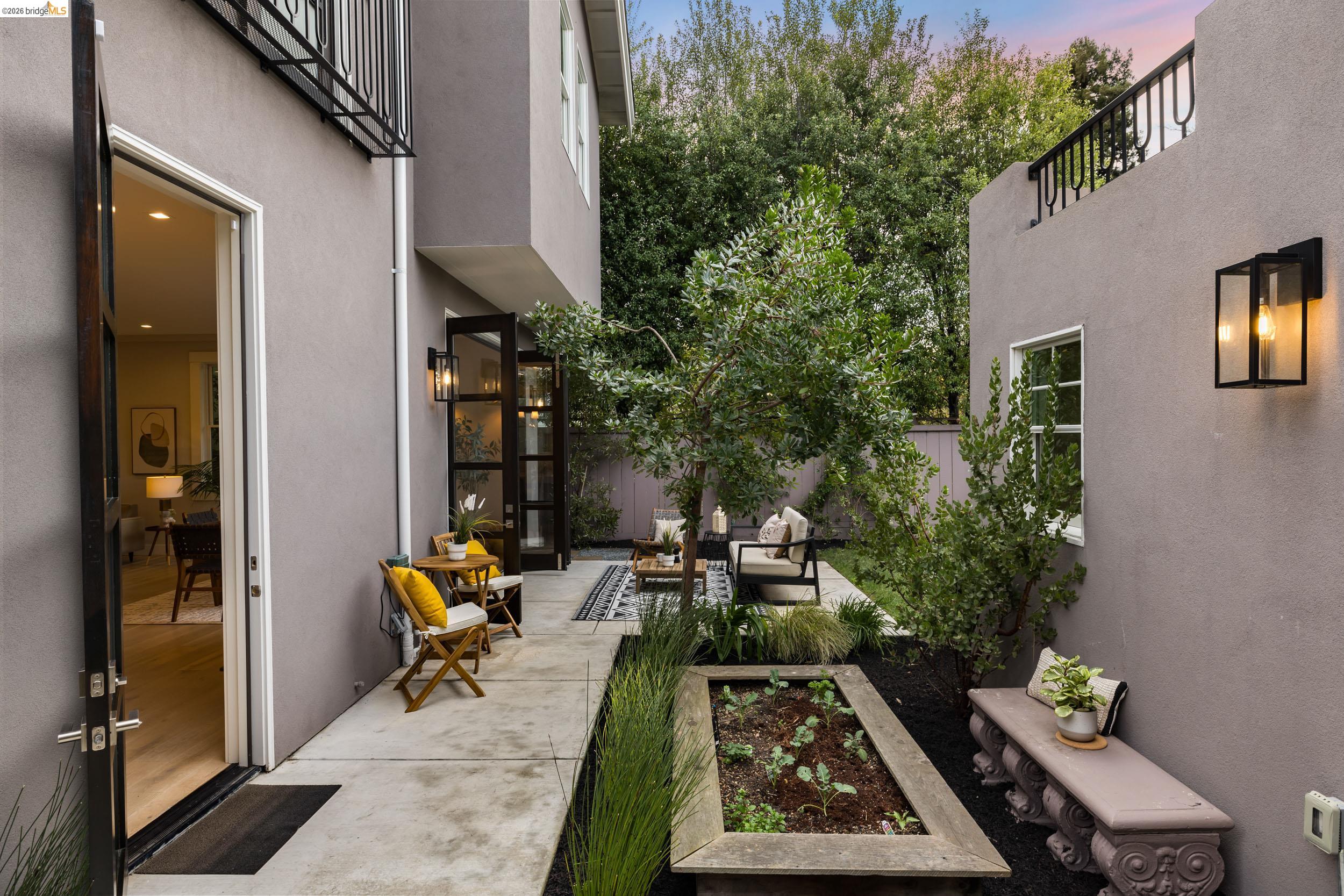 Detail Gallery Image 36 of 49 For 636 56th St, Oakland,  CA 94609 - 4 Beds | 3/1 Baths