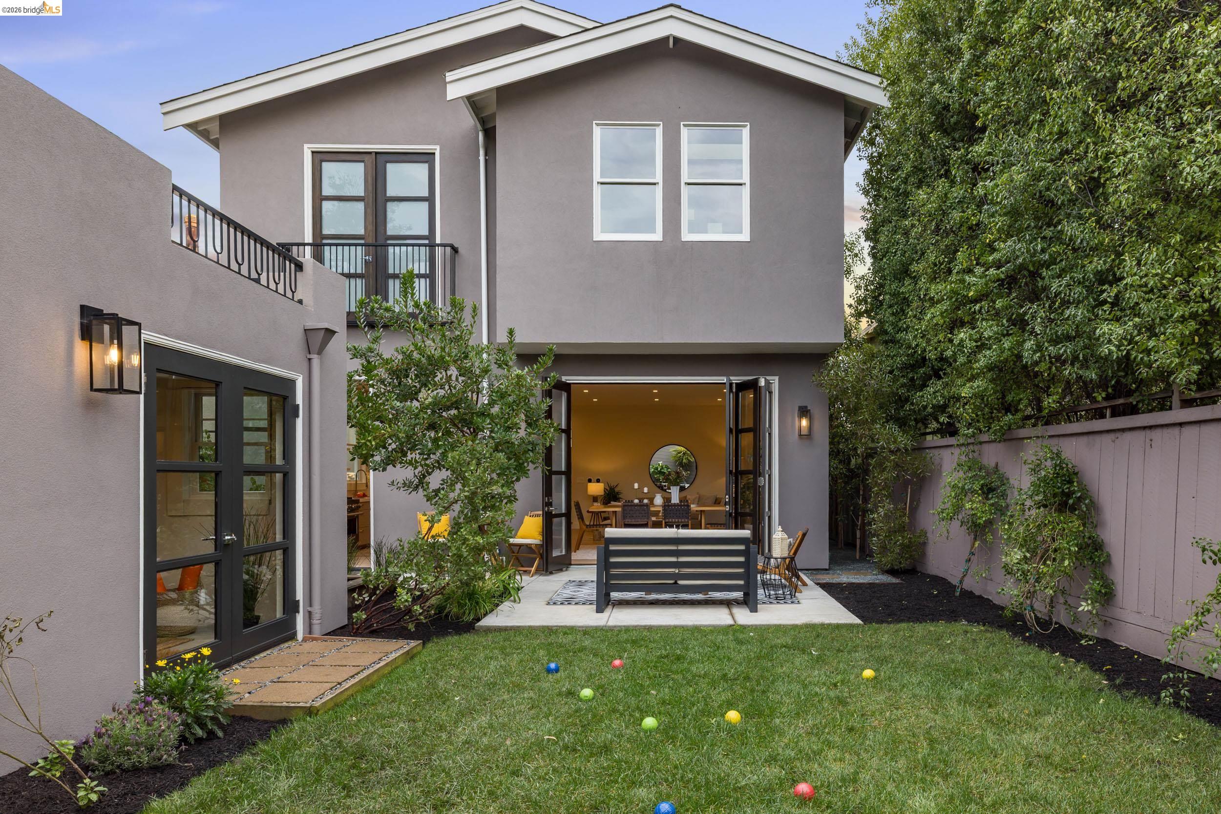 Detail Gallery Image 37 of 49 For 636 56th St, Oakland,  CA 94609 - 4 Beds | 3/1 Baths