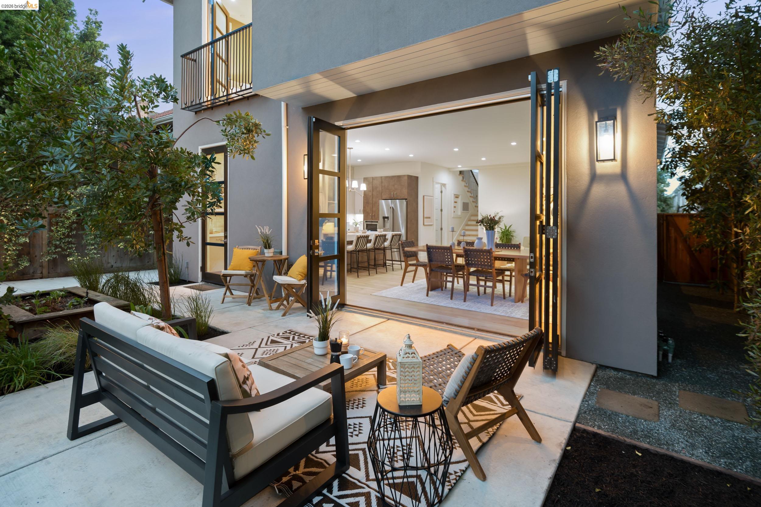 Detail Gallery Image 41 of 49 For 636 56th St, Oakland,  CA 94609 - 4 Beds | 3/1 Baths