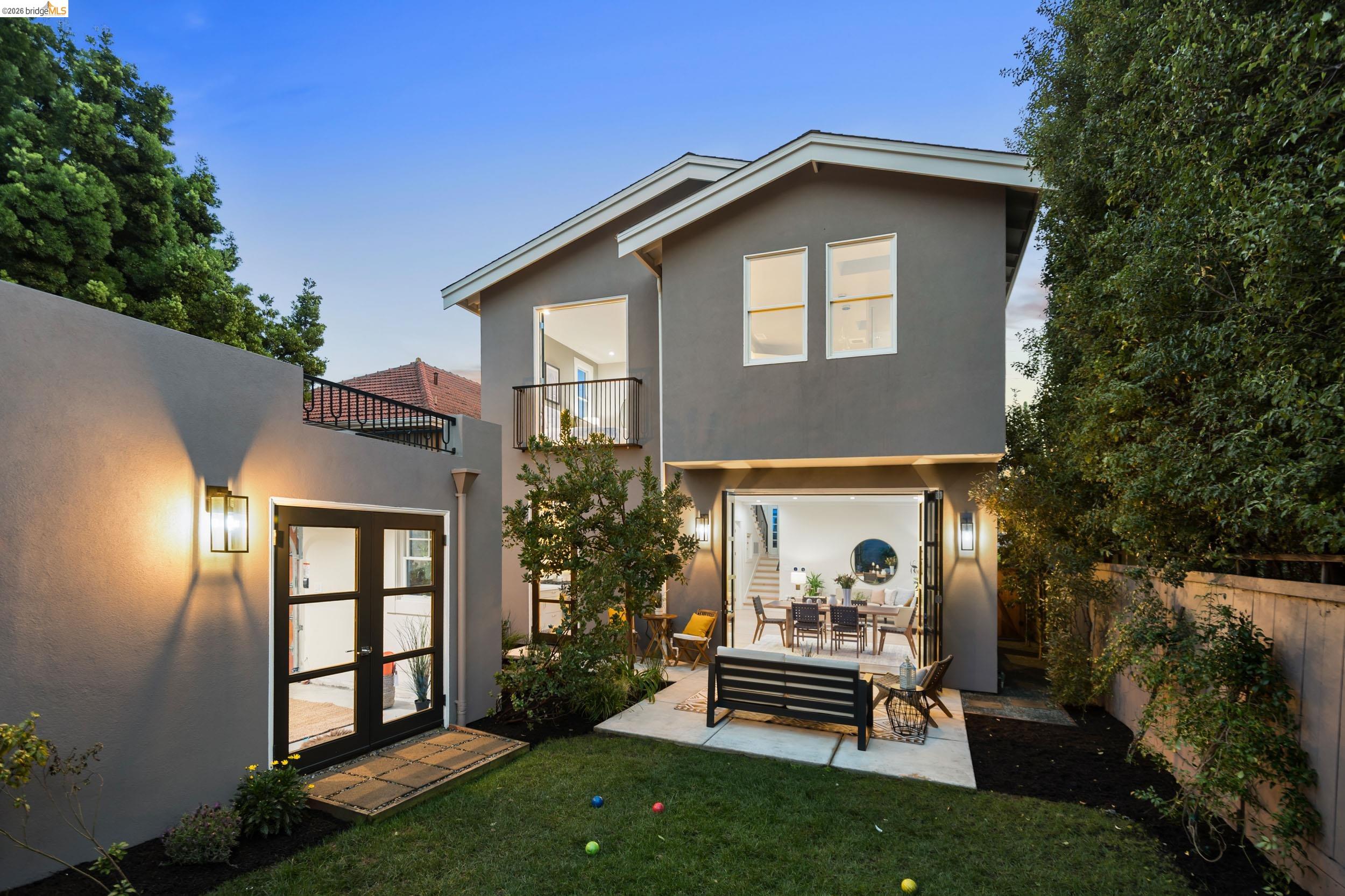 Detail Gallery Image 42 of 49 For 636 56th St, Oakland,  CA 94609 - 4 Beds | 3/1 Baths