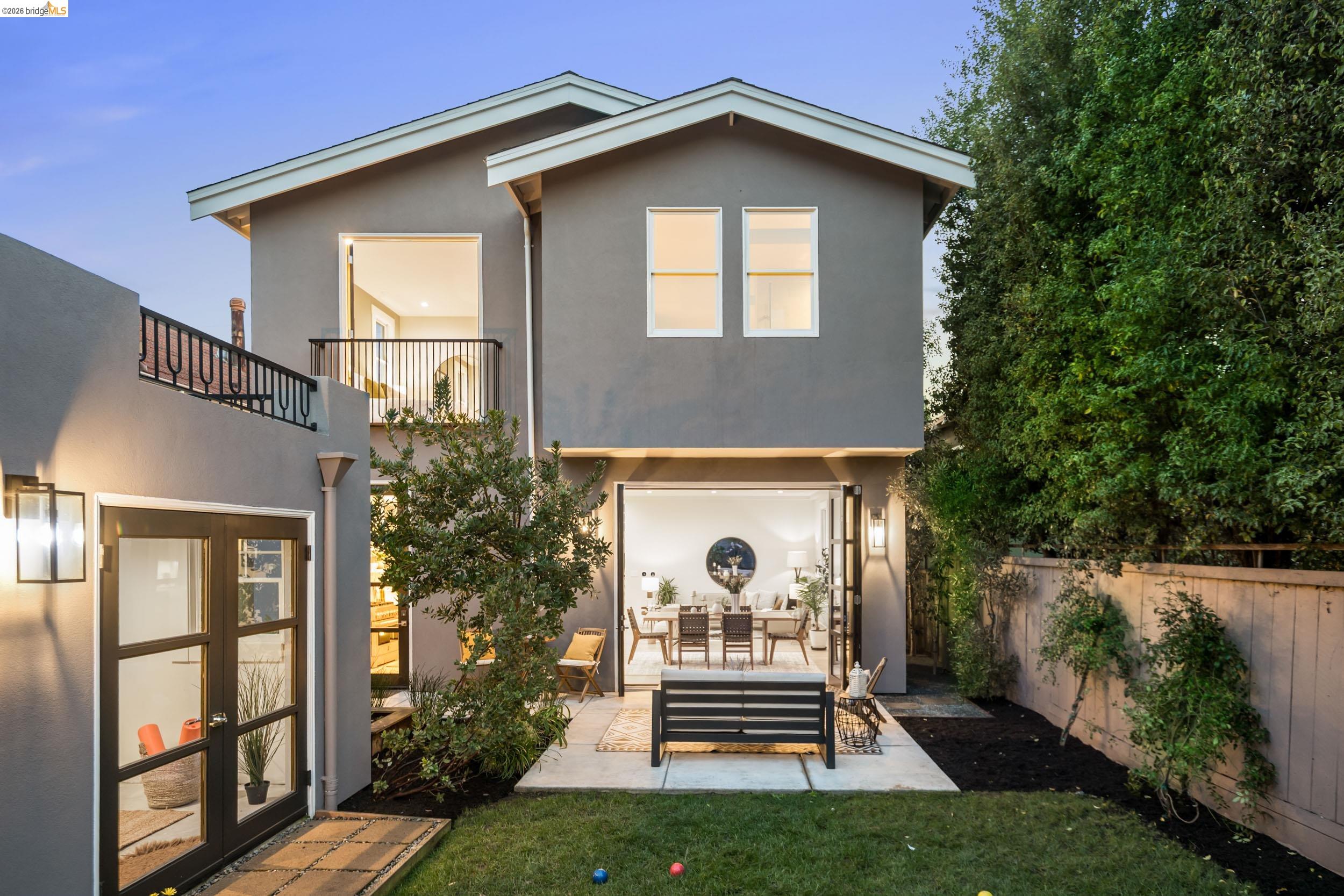 Detail Gallery Image 43 of 49 For 636 56th St, Oakland,  CA 94609 - 4 Beds | 3/1 Baths