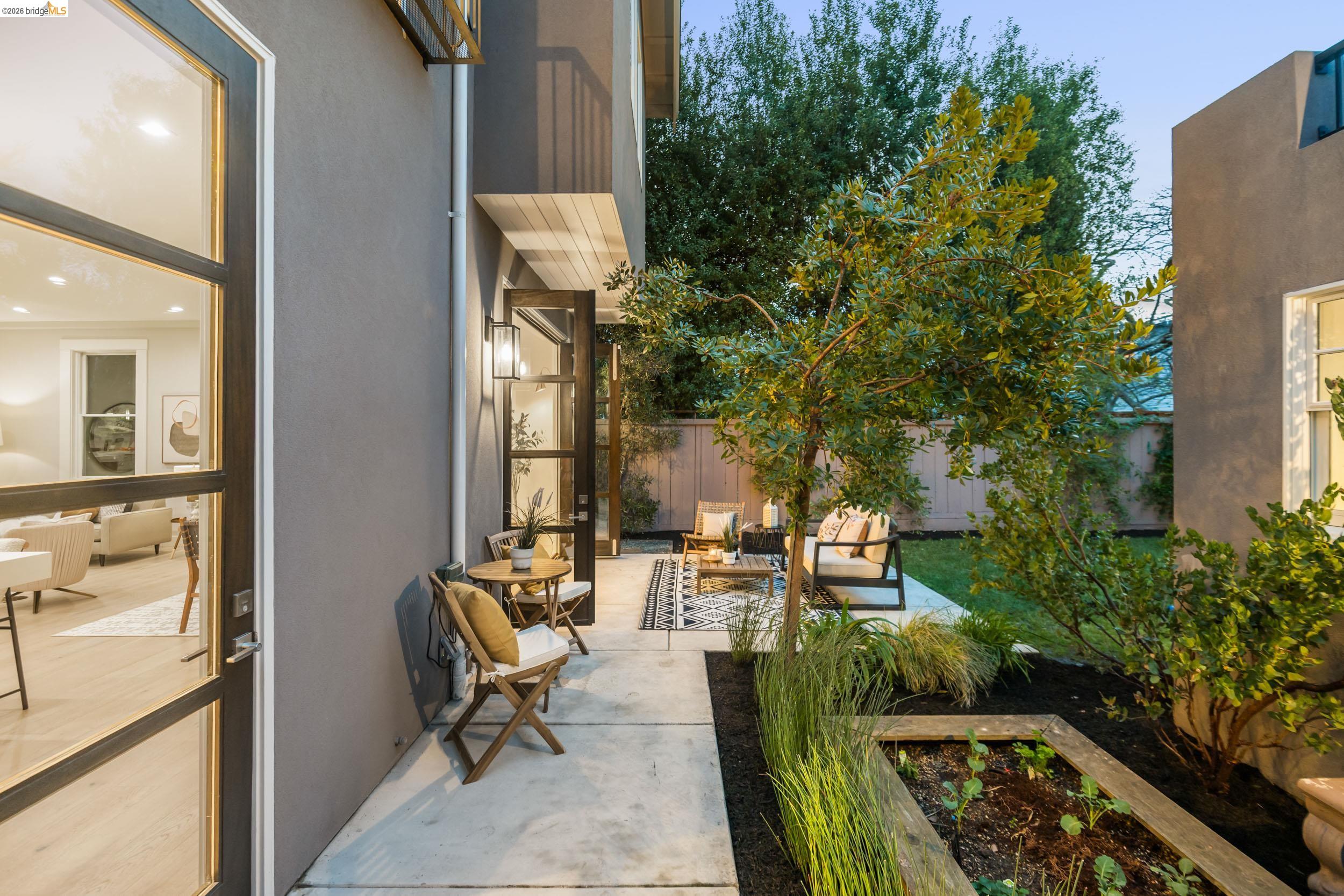 Detail Gallery Image 44 of 49 For 636 56th St, Oakland,  CA 94609 - 4 Beds | 3/1 Baths