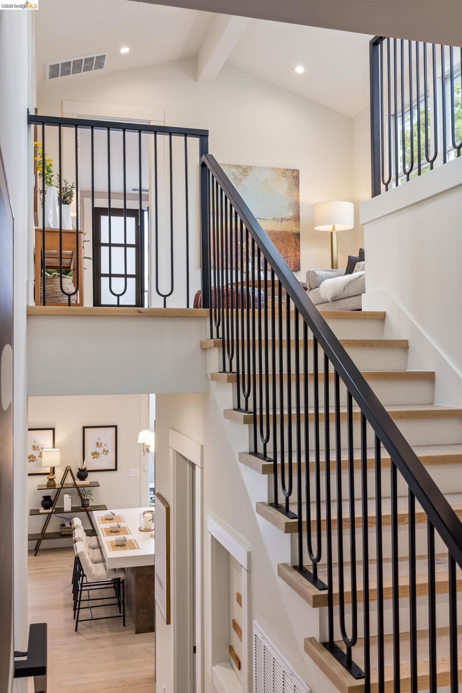 Detail Gallery Image 8 of 49 For 636 56th St, Oakland,  CA 94609 - 4 Beds | 3/1 Baths