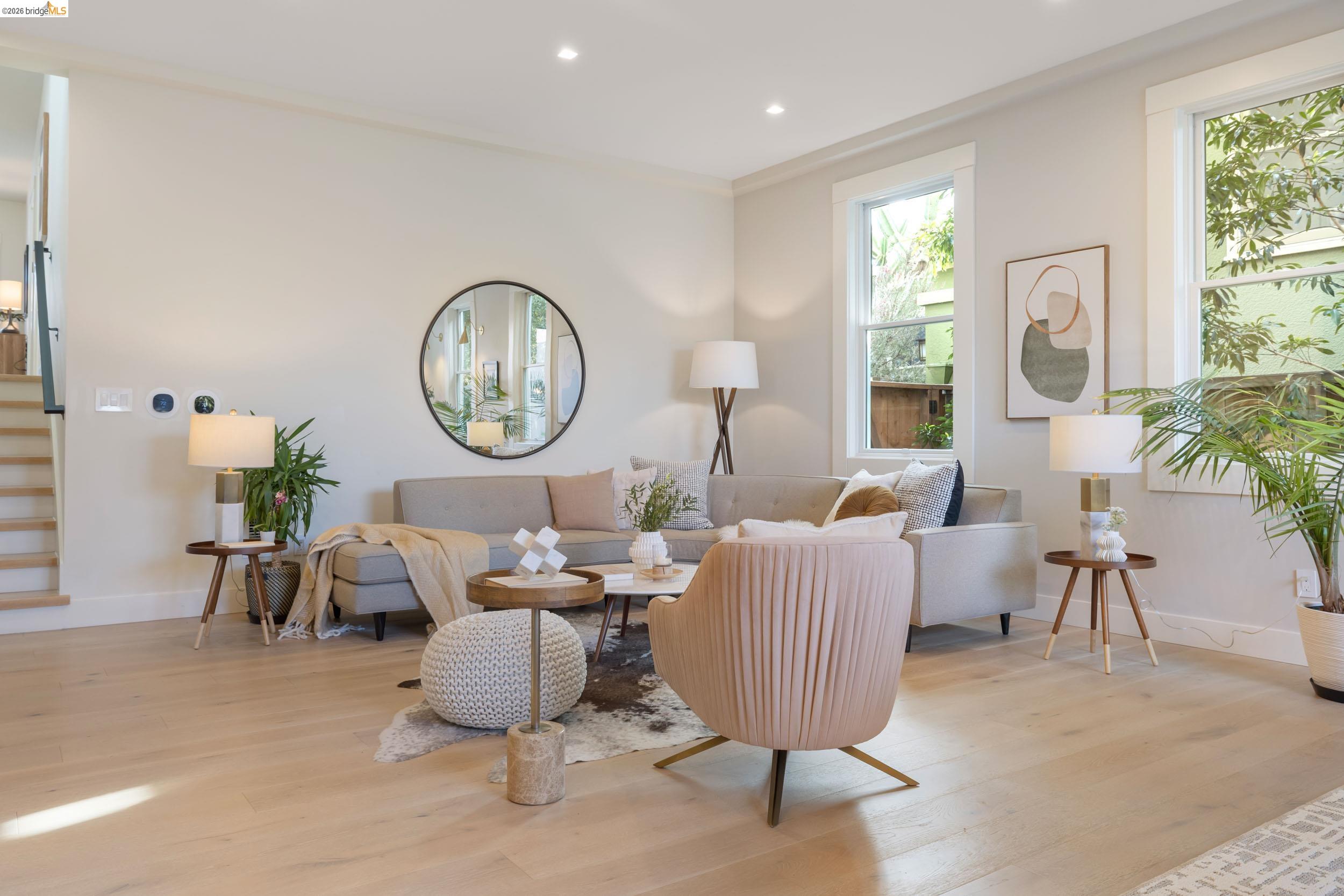 Detail Gallery Image 10 of 49 For 636 56th St, Oakland,  CA 94609 - 4 Beds | 3/1 Baths