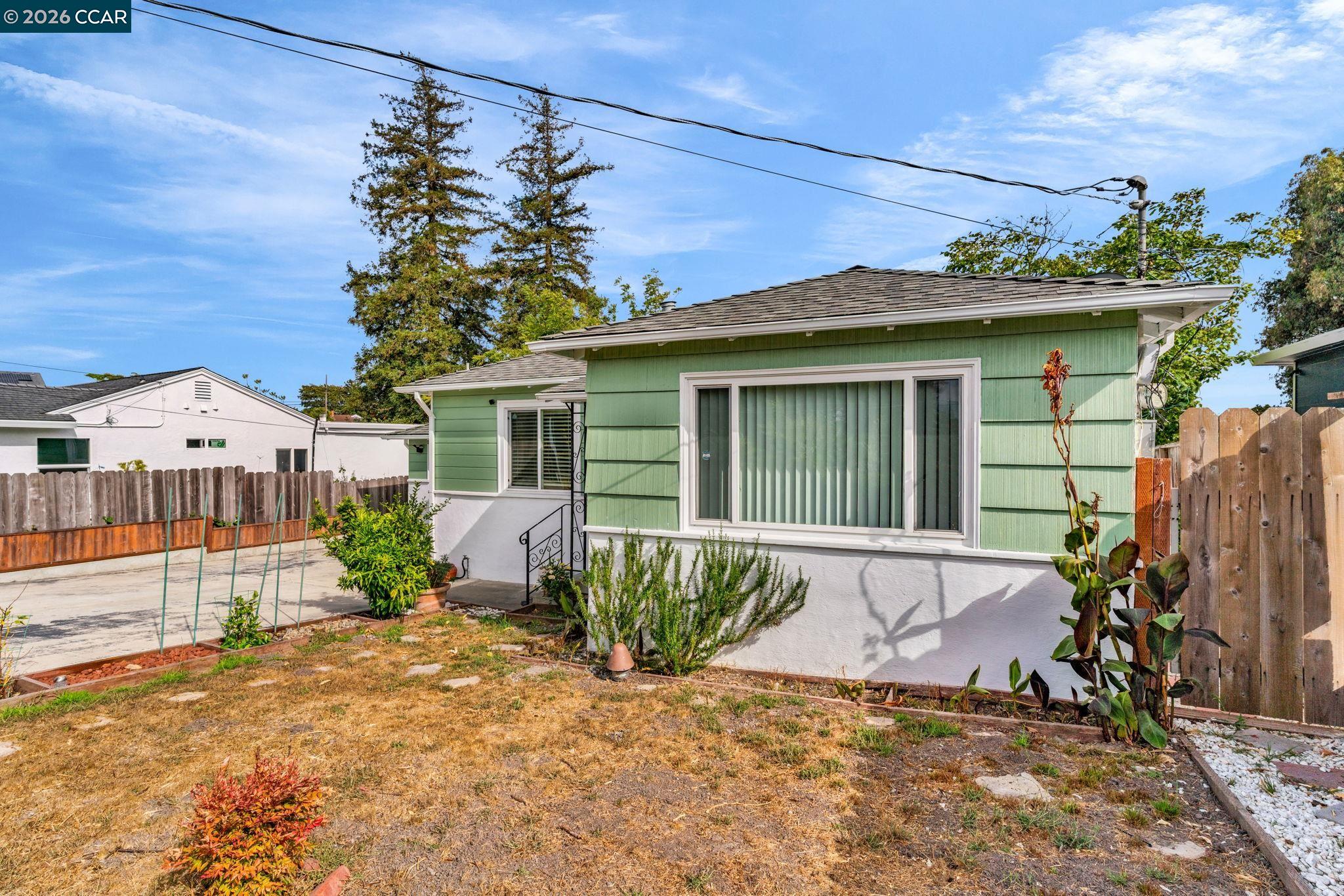 Detail Gallery Image 3 of 46 For 4778 Hilltop Drive, El Sobrante,  CA 94803 - 3 Beds | 1 Baths