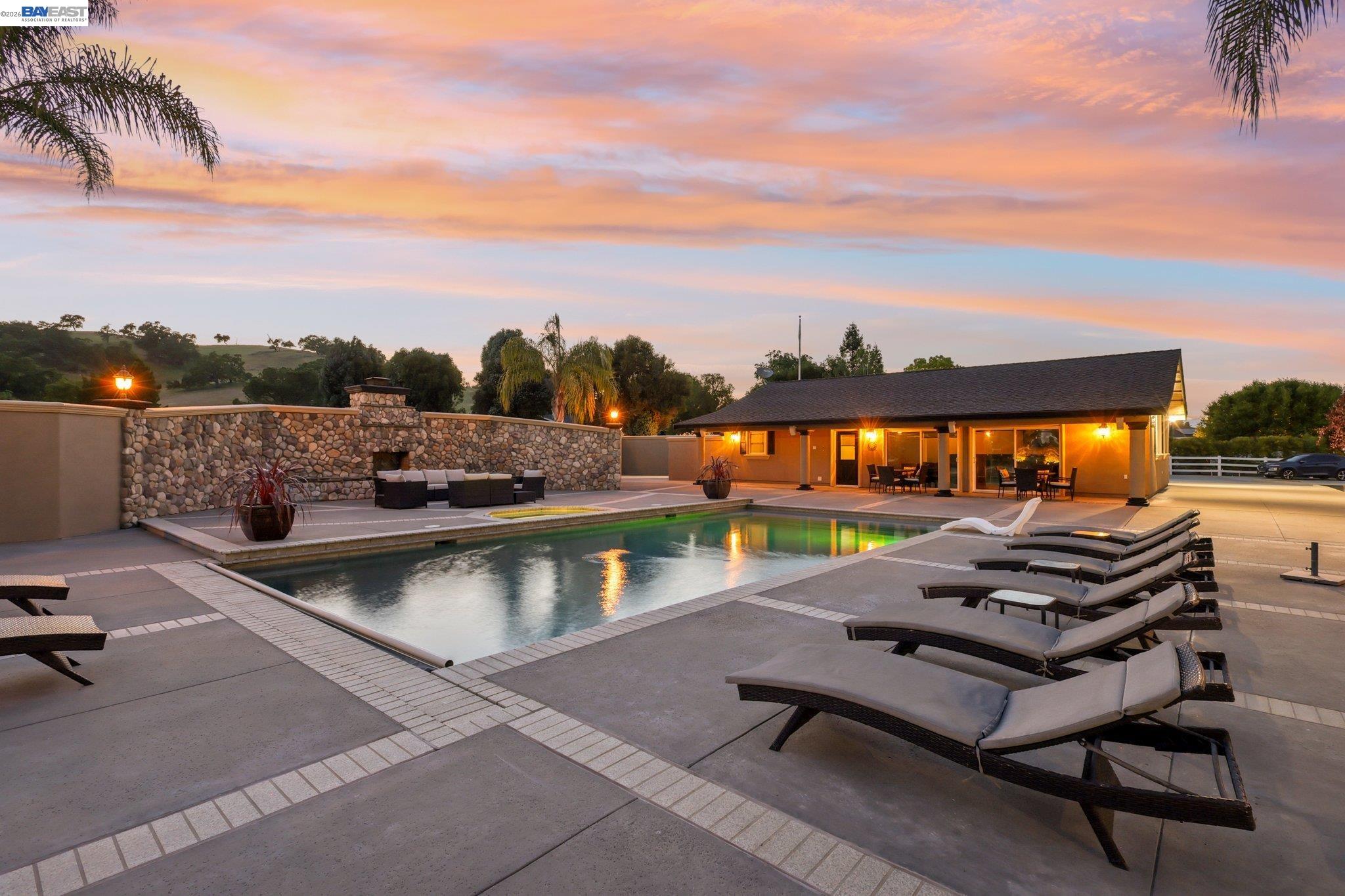 Detail Gallery Image 16 of 53 For 12755 Santa Teresa, San Jose,  CA 95046 - 5 Beds | 4 Baths