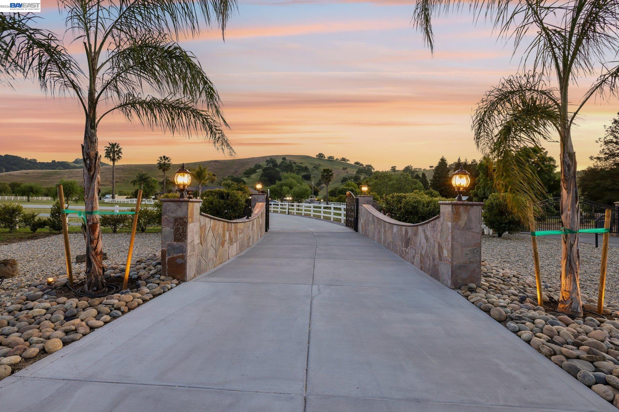 Detail Gallery Image 9 of 53 For 12755 Santa Teresa, San Jose,  CA 95046 - 5 Beds | 4 Baths