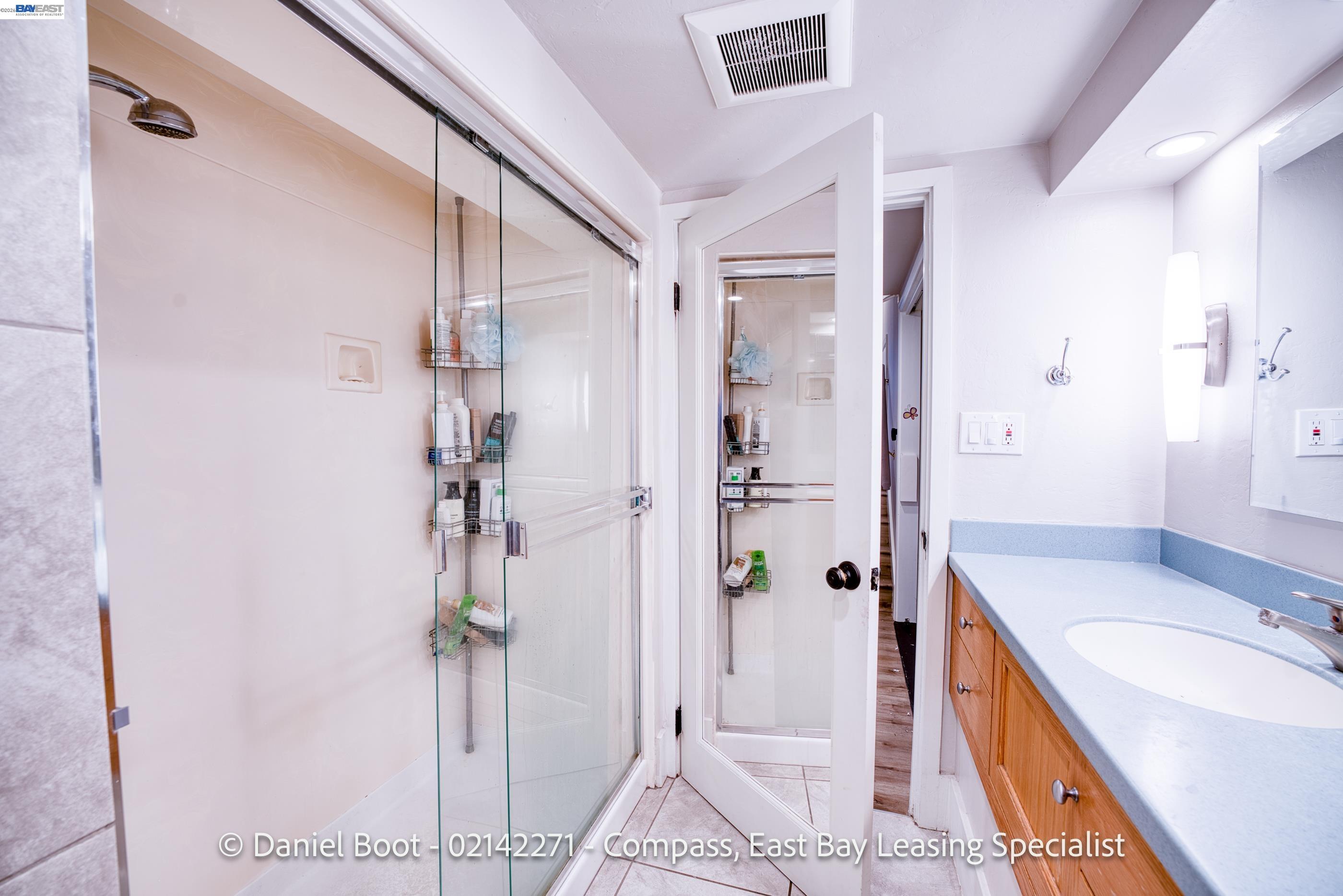 Detail Gallery Image 12 of 36 For 2905 Channing Way, Berkeley,  CA 94704 - 3 Beds | 1 Baths