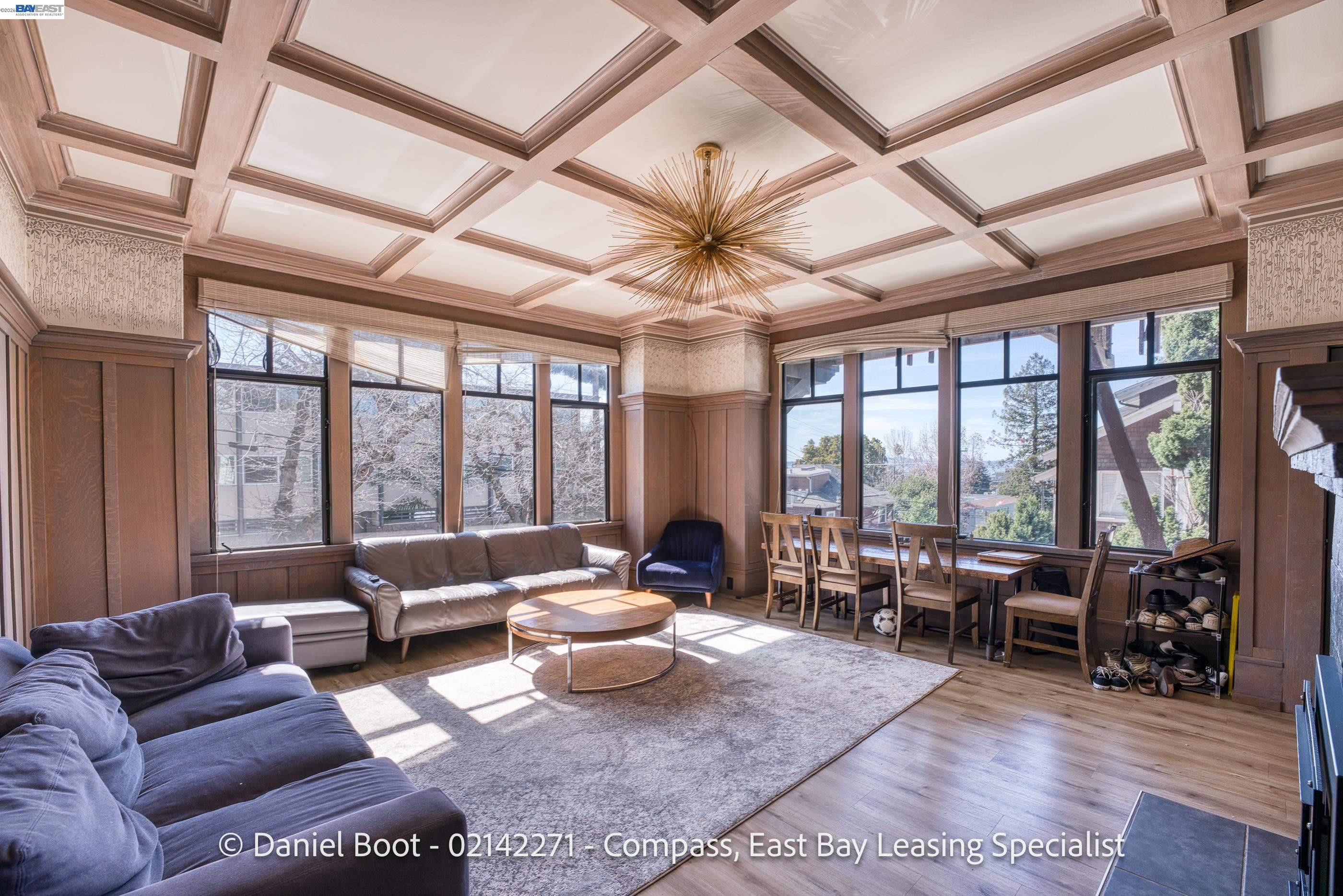 Detail Gallery Image 3 of 36 For 2905 Channing Way, Berkeley,  CA 94704 - 3 Beds | 1 Baths