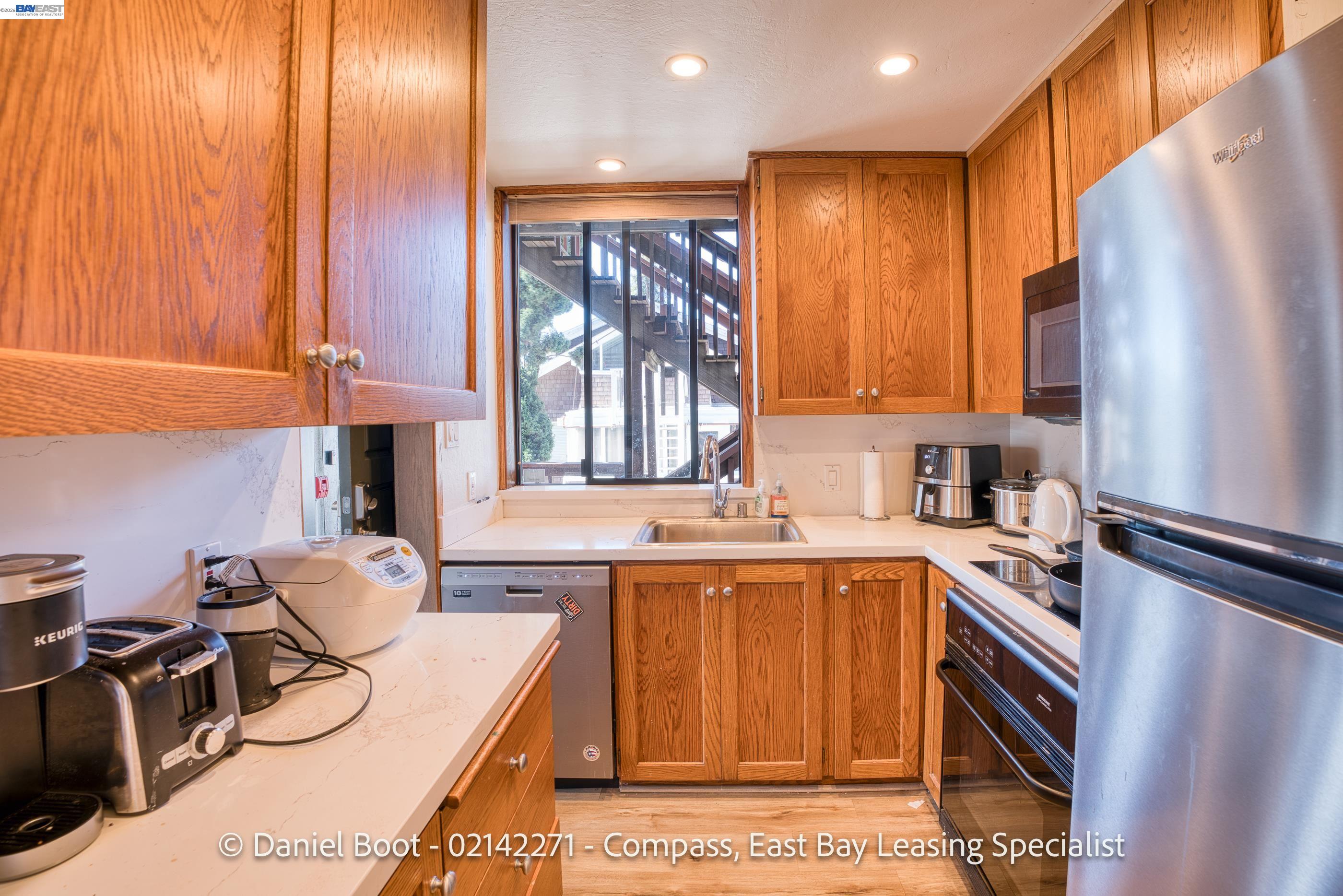 Detail Gallery Image 4 of 36 For 2905 Channing Way, Berkeley,  CA 94704 - 3 Beds | 1 Baths