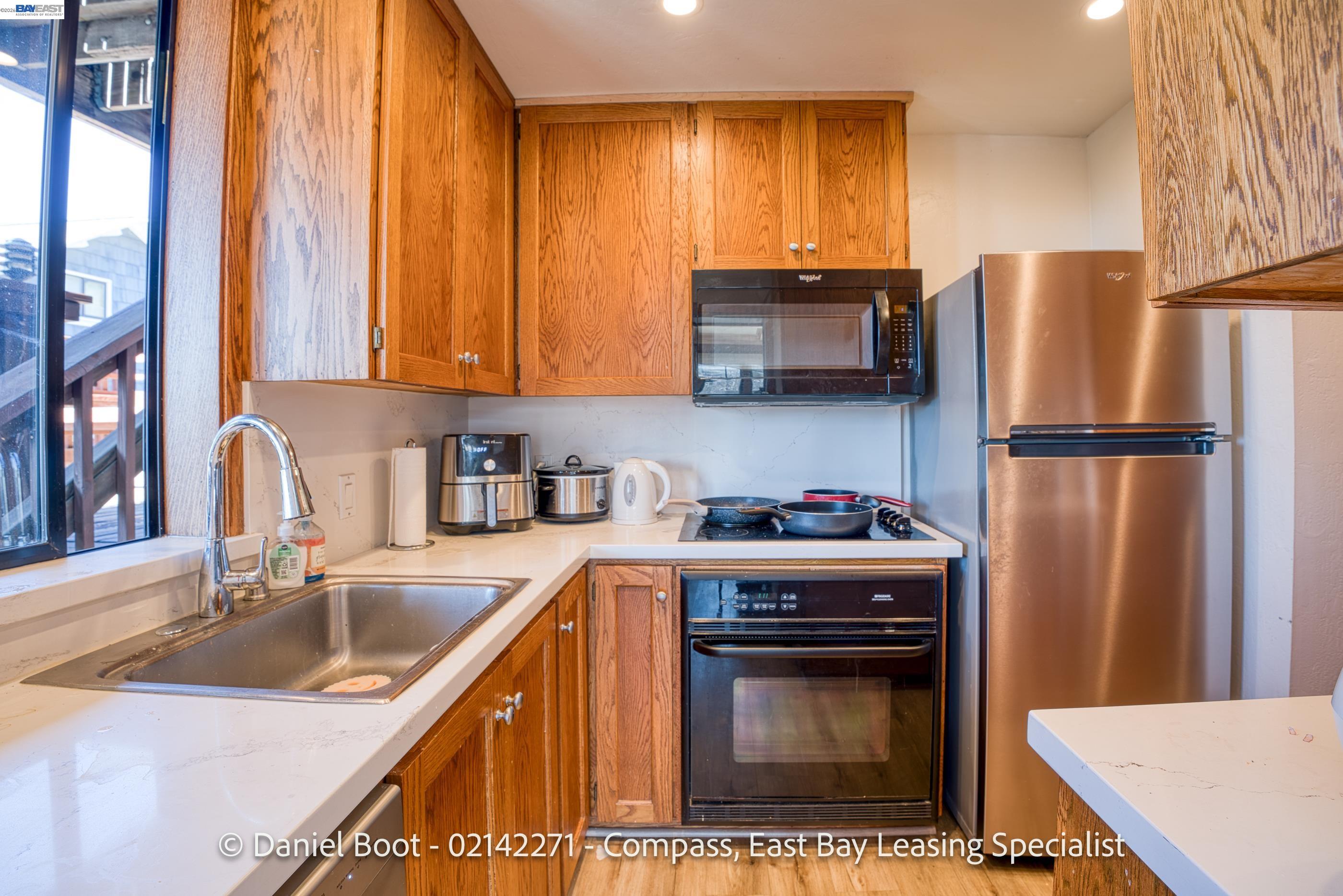 Detail Gallery Image 5 of 36 For 2905 Channing Way, Berkeley,  CA 94704 - 3 Beds | 1 Baths